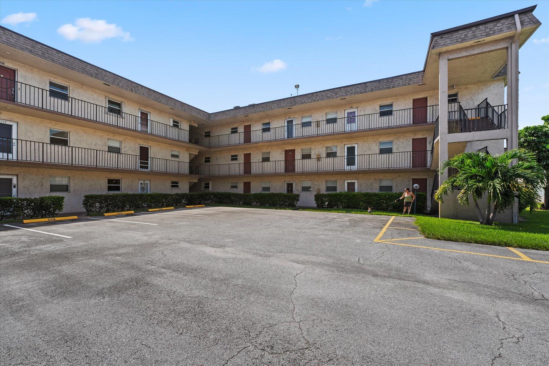 719 Lori #204, Palm Springs FL 33461