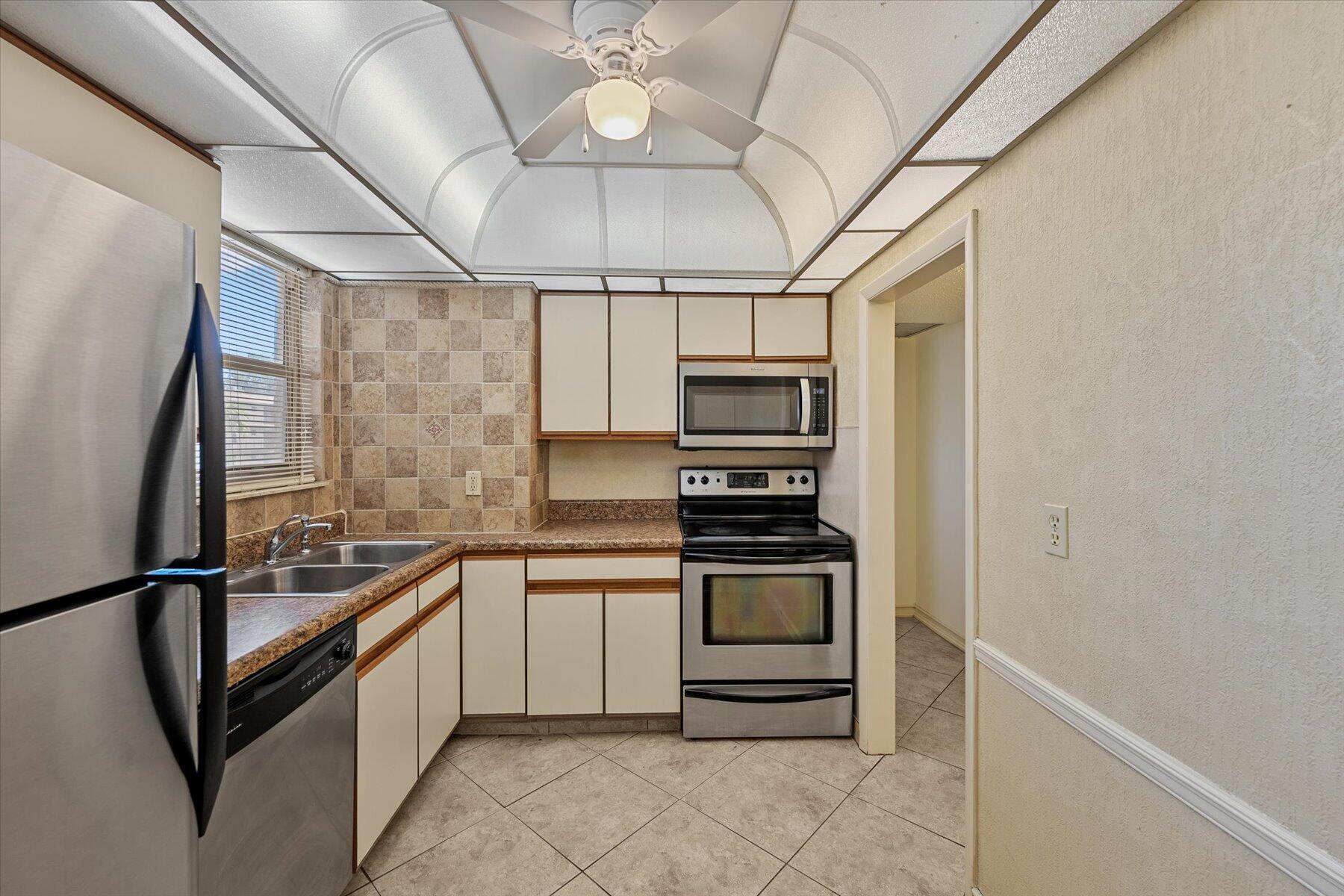 719 Lori #204, Palm Springs FL 33461