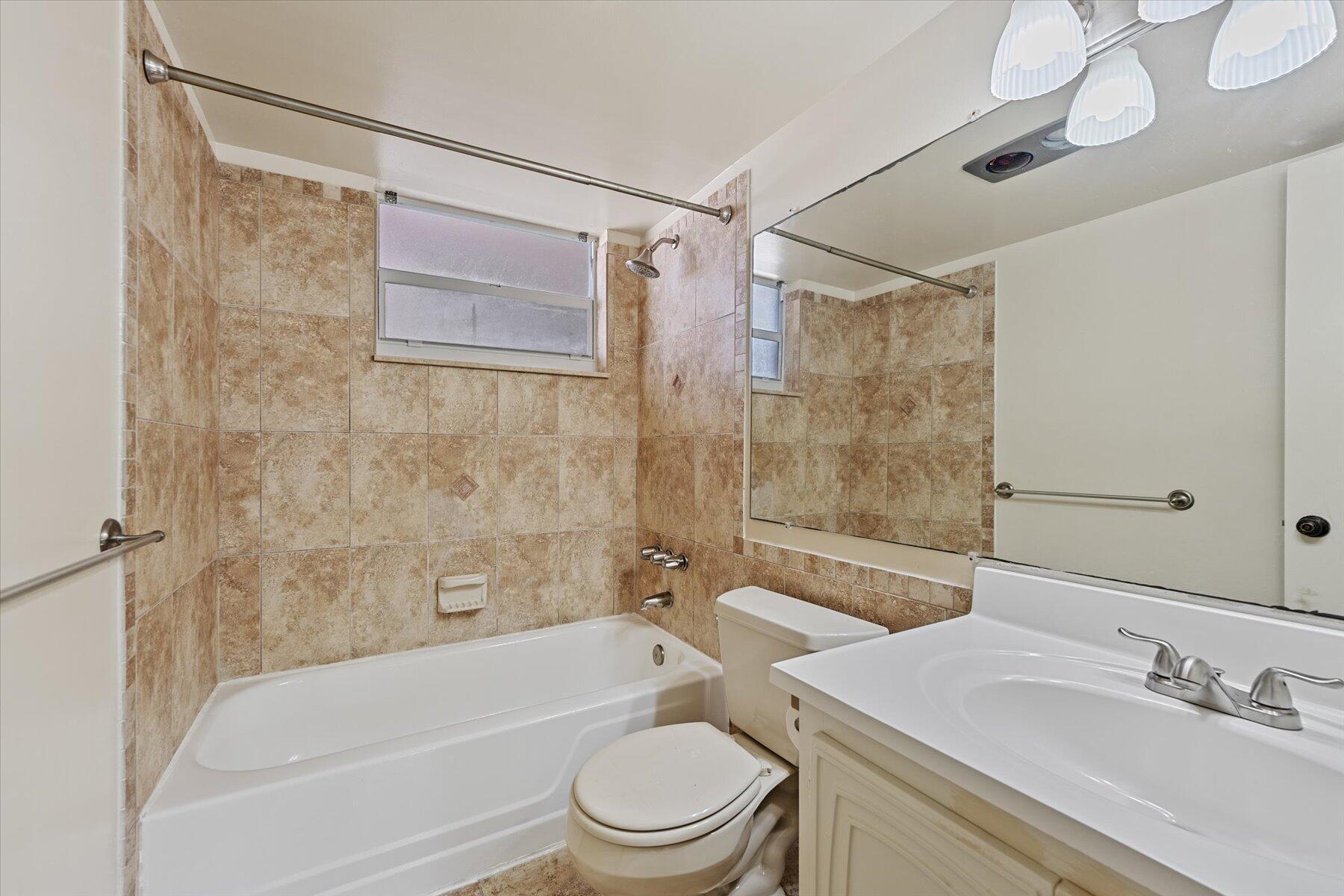 719 Lori #204, Palm Springs FL 33461