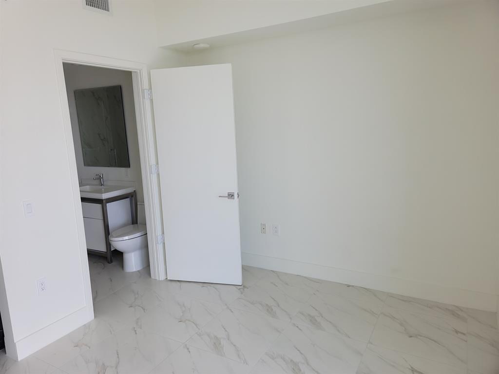 2000 Metropica #2107, Sunrise FL 33323