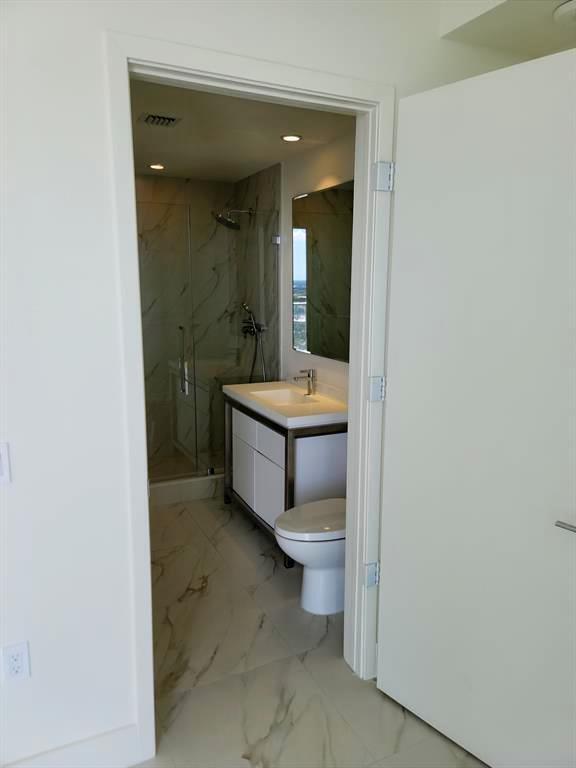 2000 Metropica #2107, Sunrise FL 33323