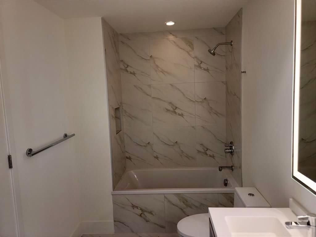 2000 Metropica #2107, Sunrise FL 33323