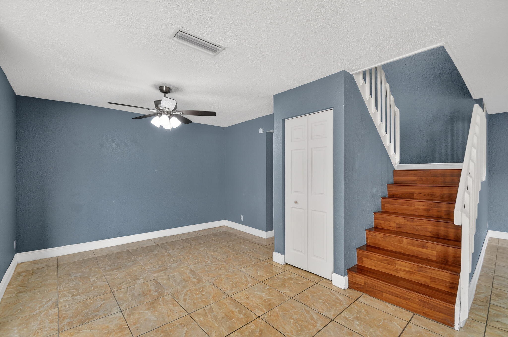 320 Woodland, Palm Springs FL 33461