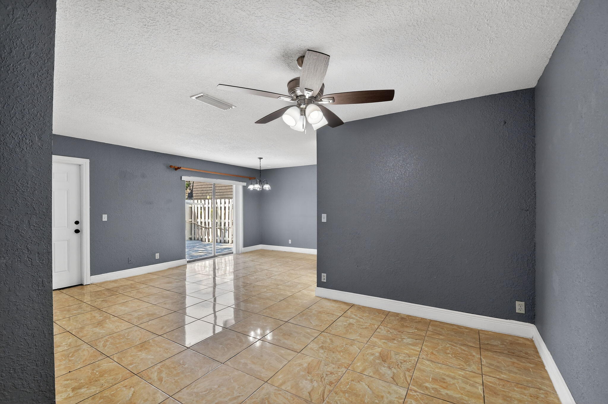 320 Woodland, Palm Springs FL 33461