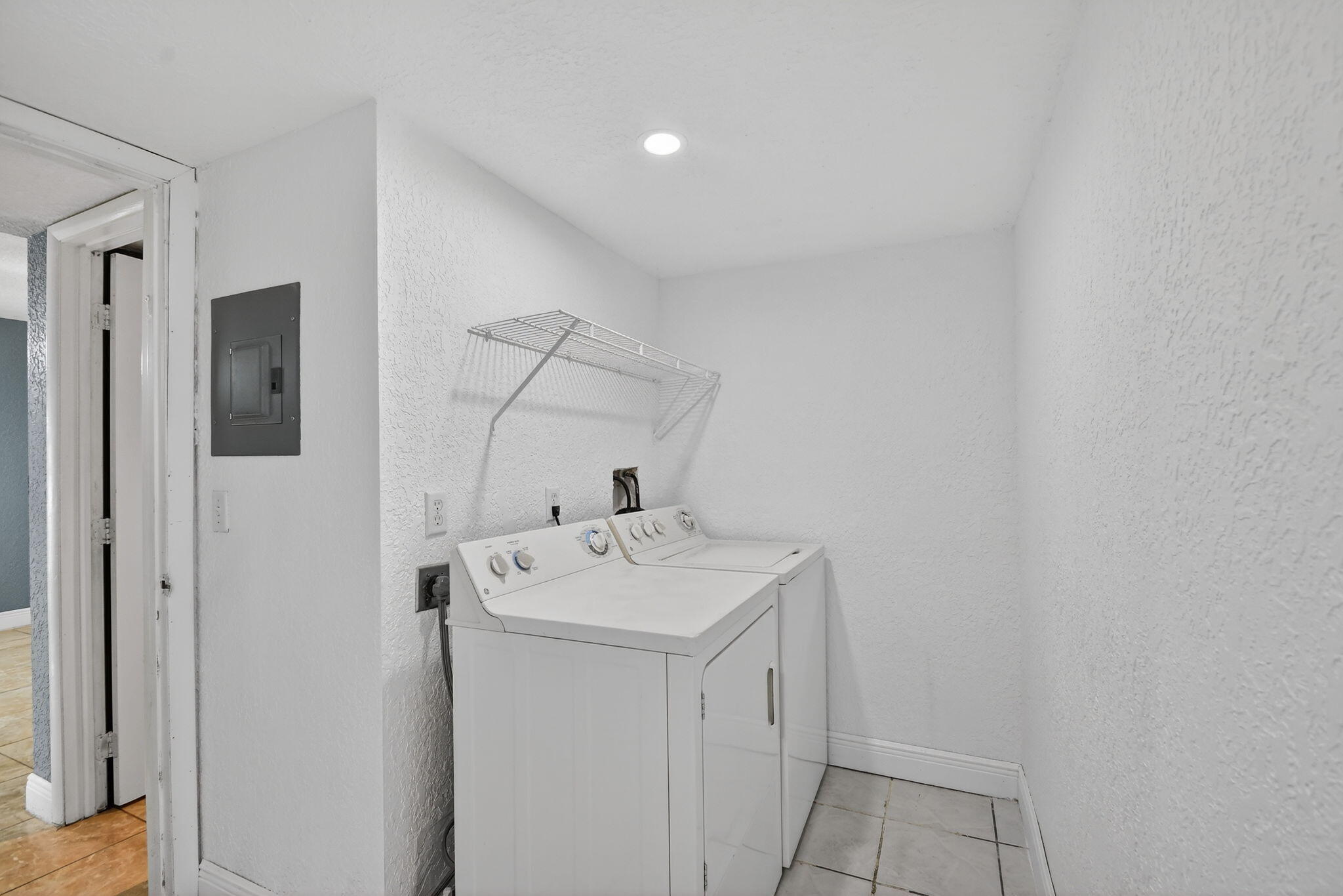 320 Woodland, Palm Springs FL 33461