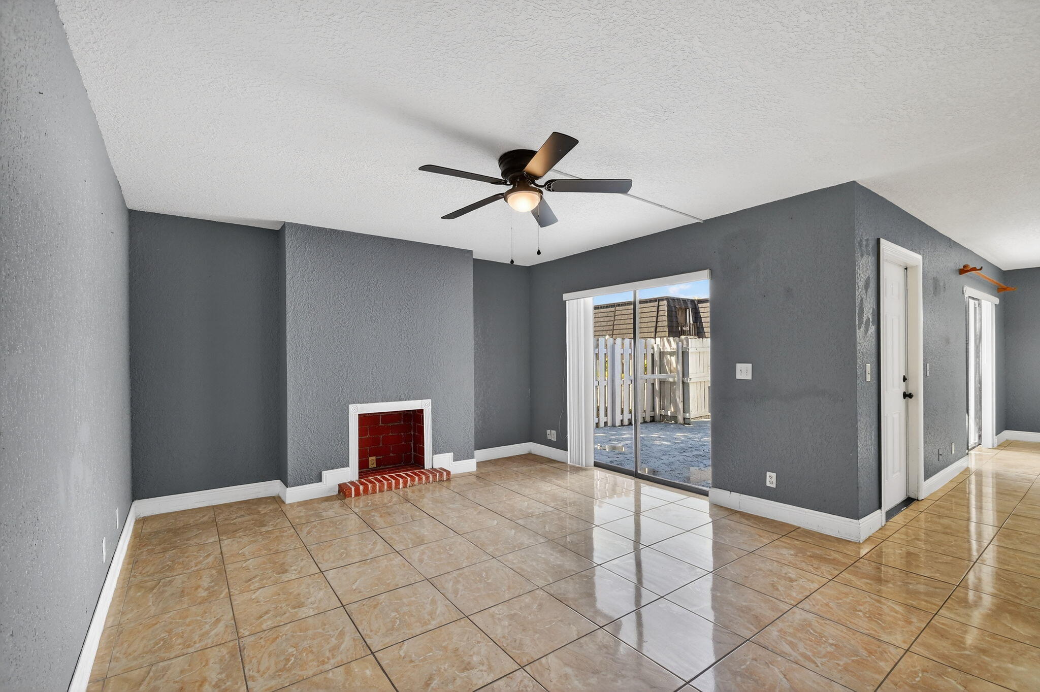 320 Woodland, Palm Springs FL 33461