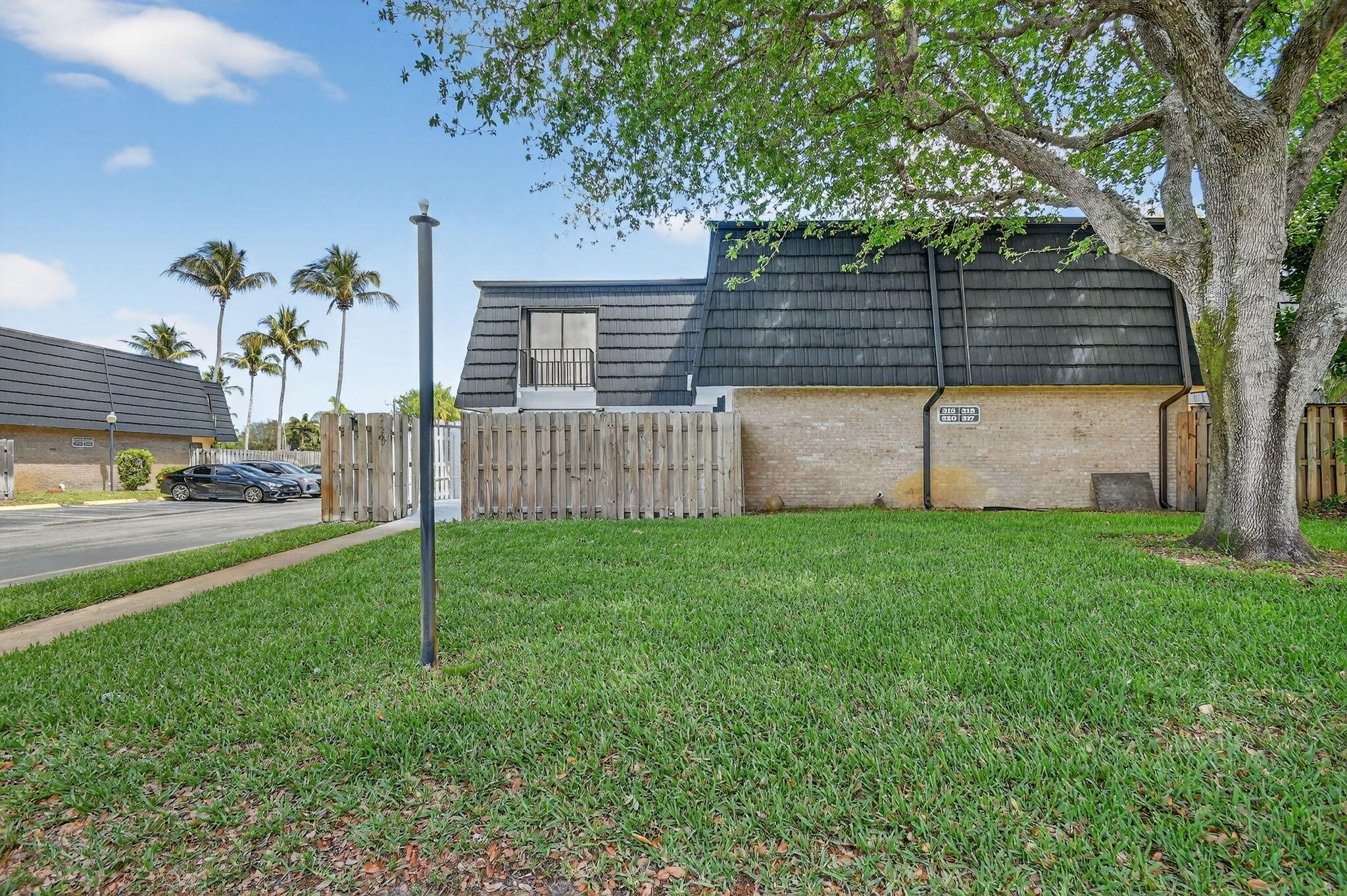 320 Woodland, Palm Springs FL 33461