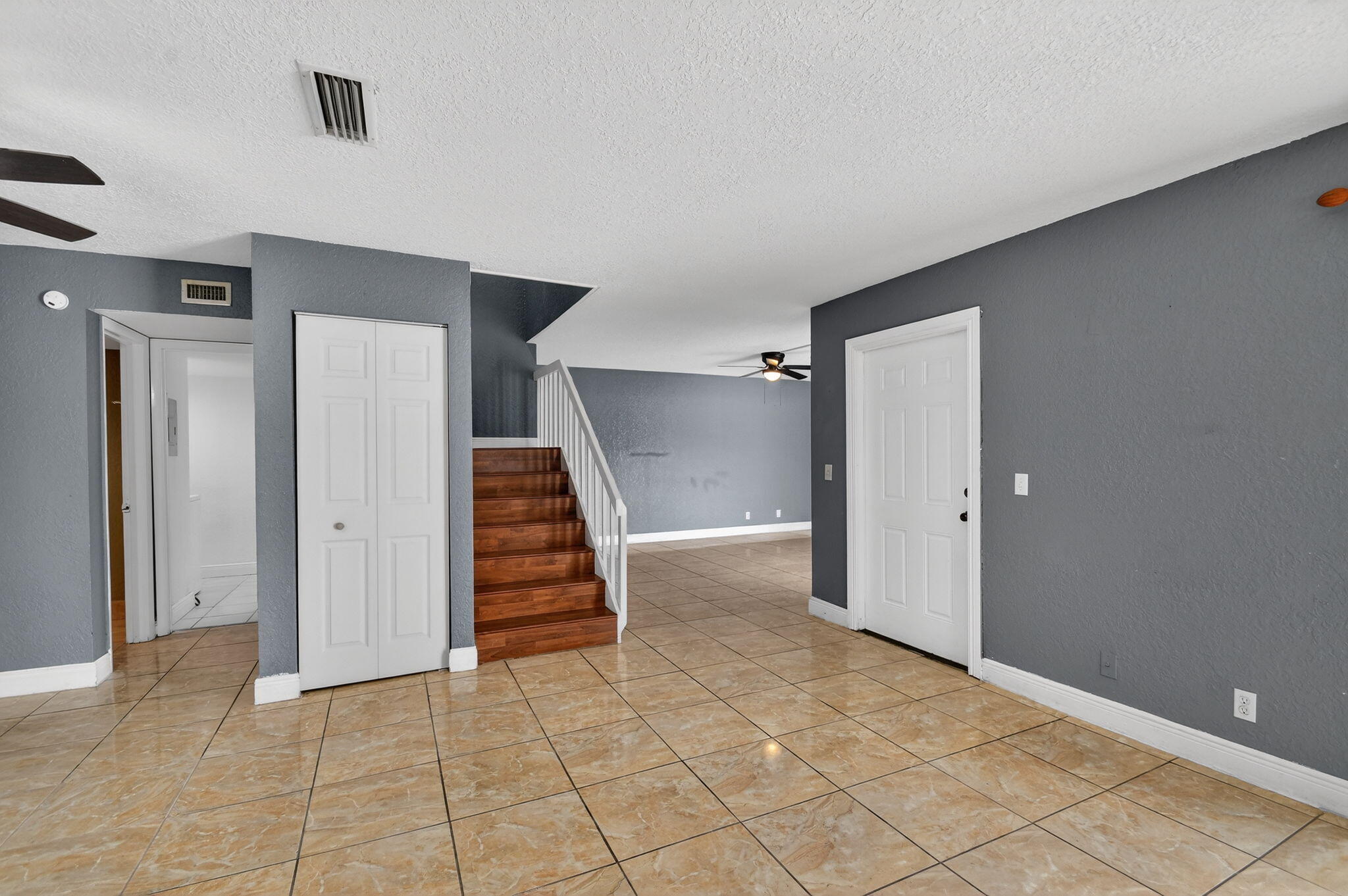 320 Woodland, Palm Springs FL 33461