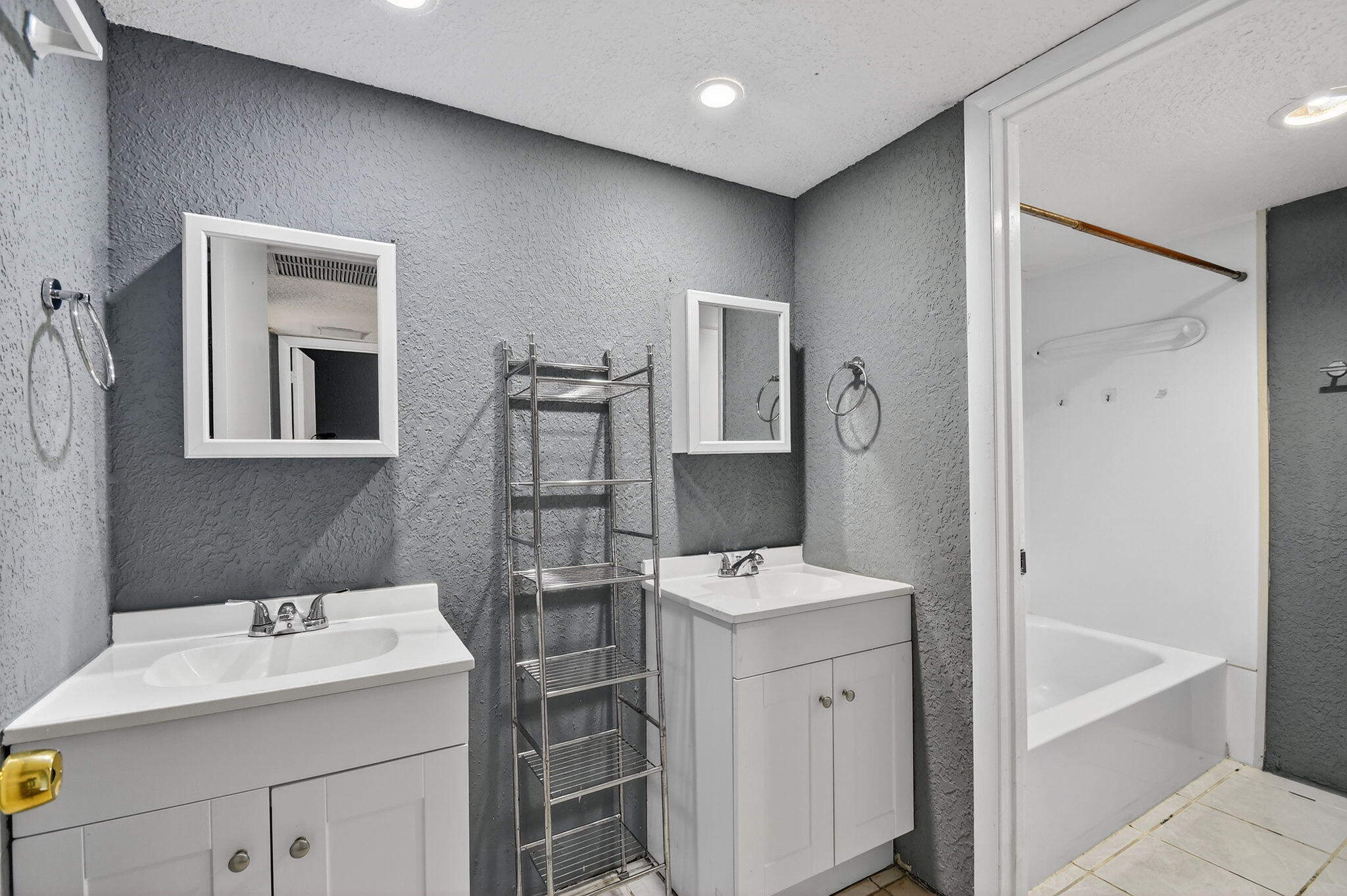 320 Woodland, Palm Springs FL 33461