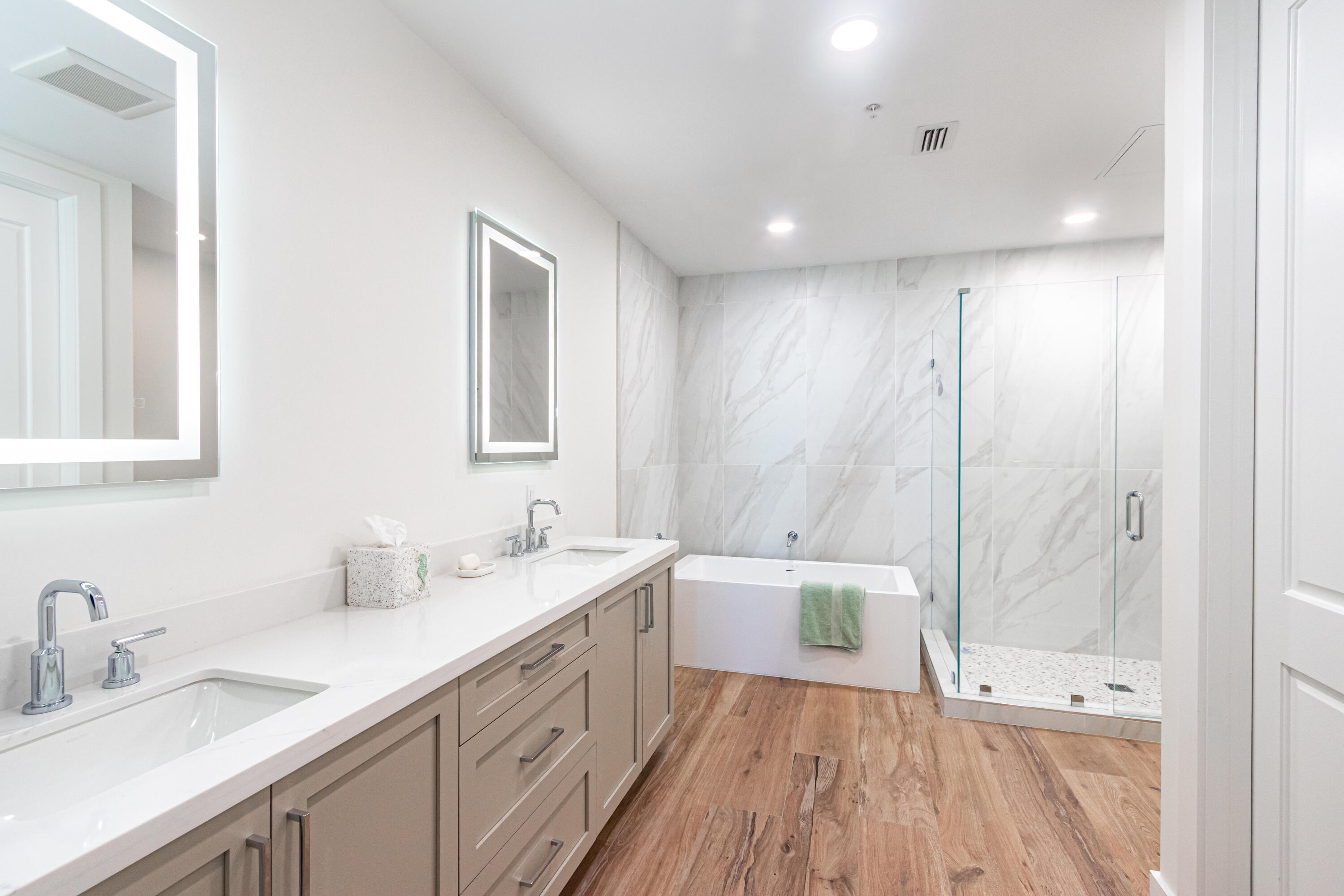 184 Lake #3201, Palm Beach Shores FL 33404