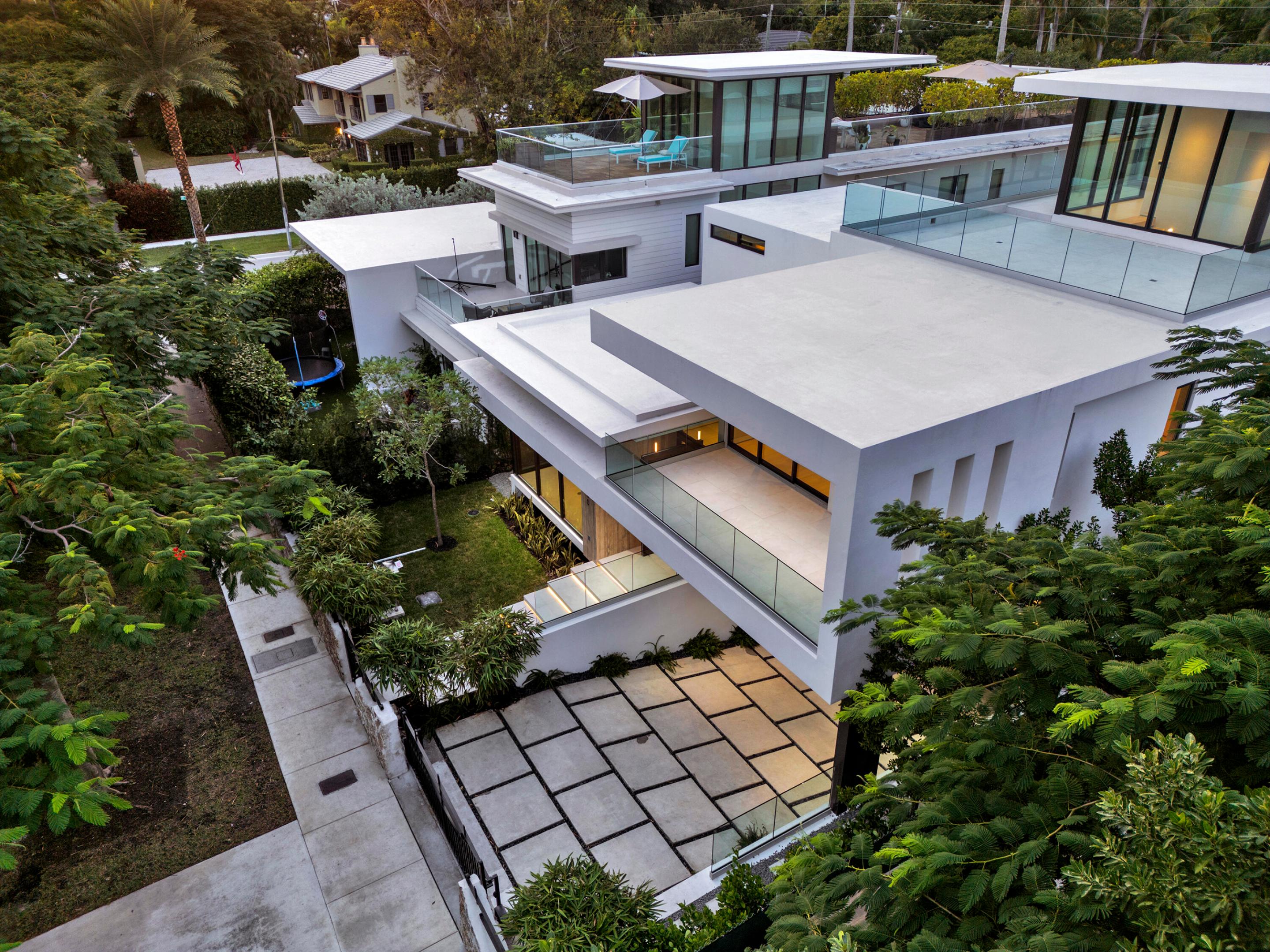 2130 S Miami, Miami FL 33129