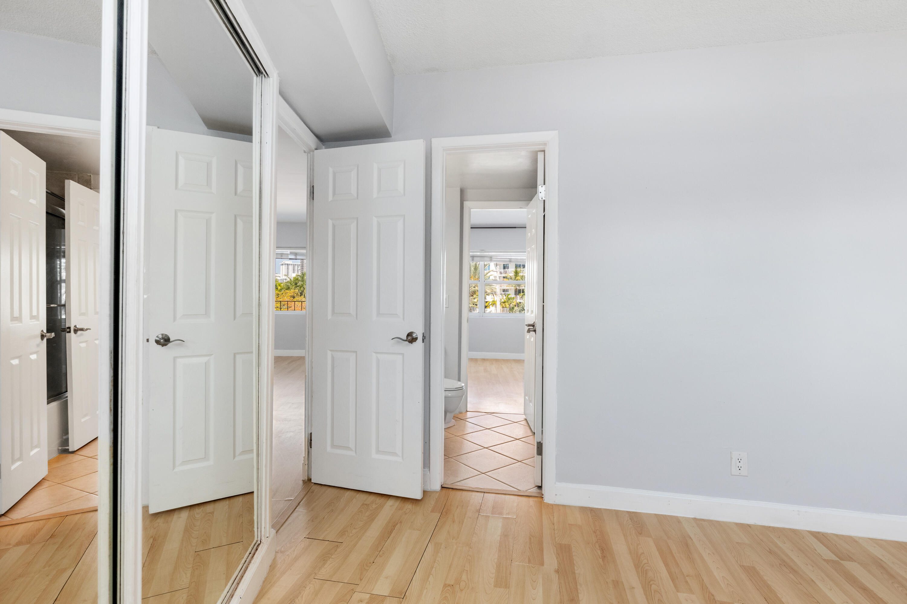 3250 NE 28th #404, Fort Lauderdale FL 33308