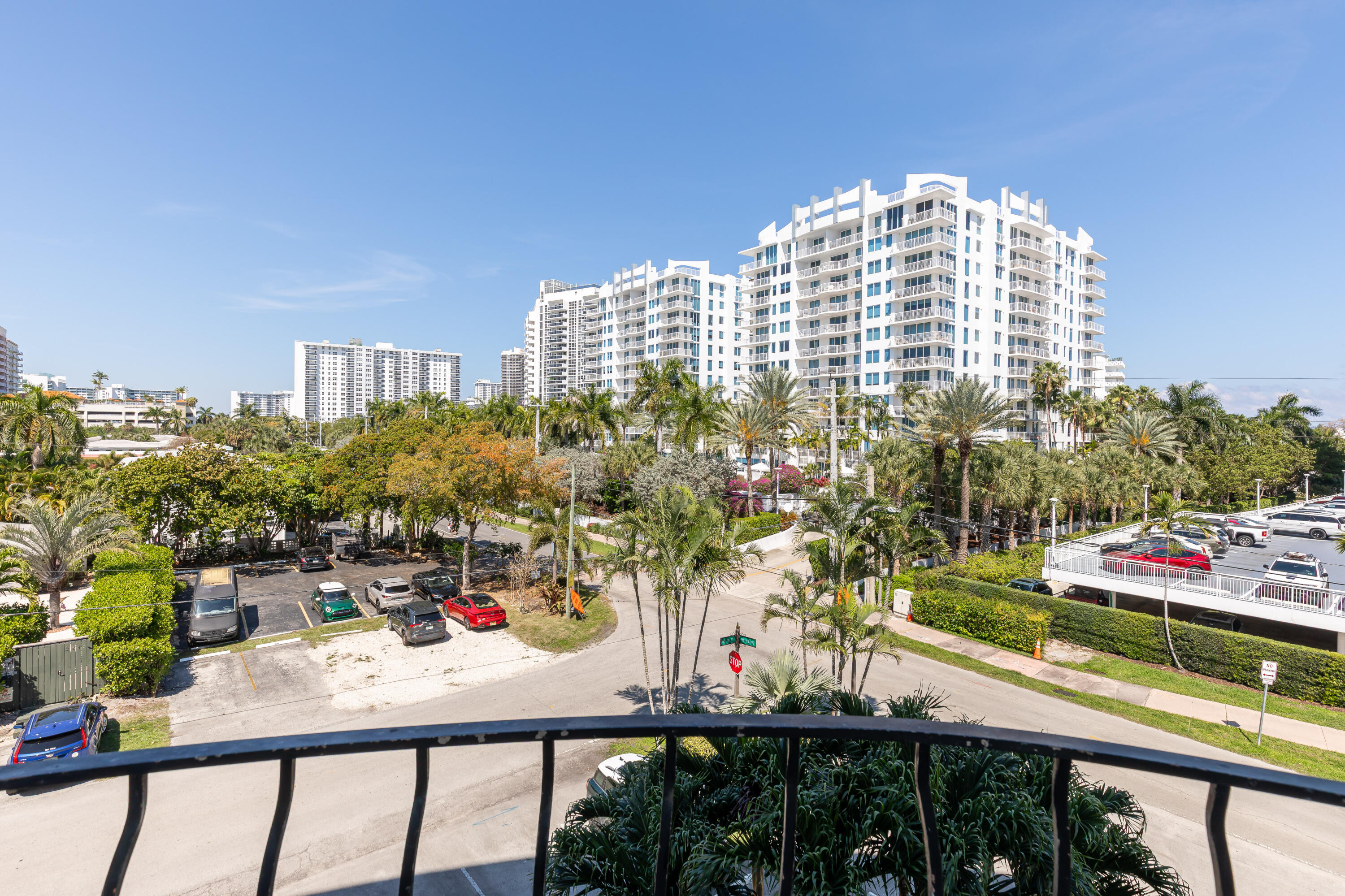 3250 NE 28th #404, Fort Lauderdale FL 33308
