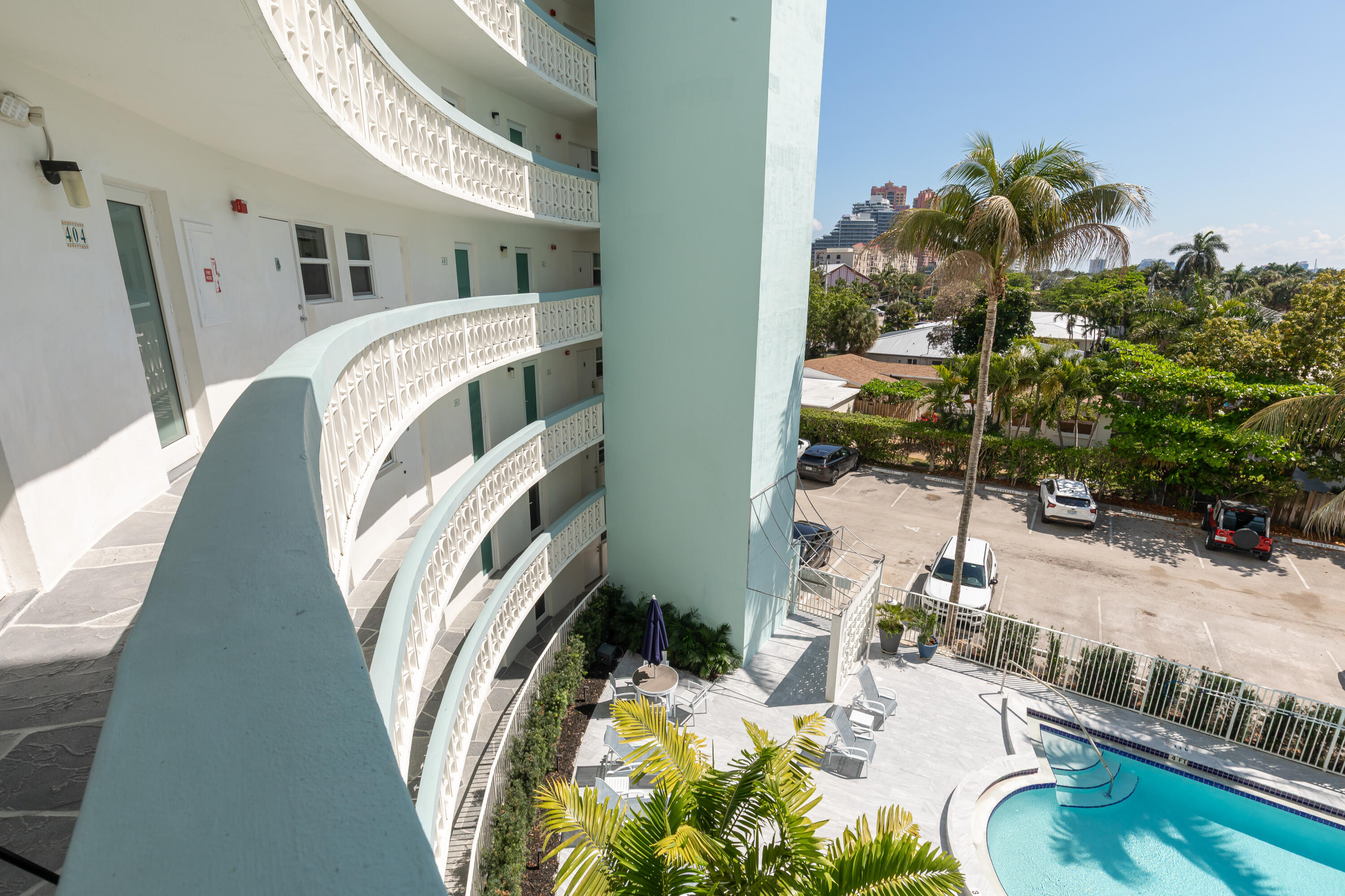 3250 NE 28th #404, Fort Lauderdale FL 33308