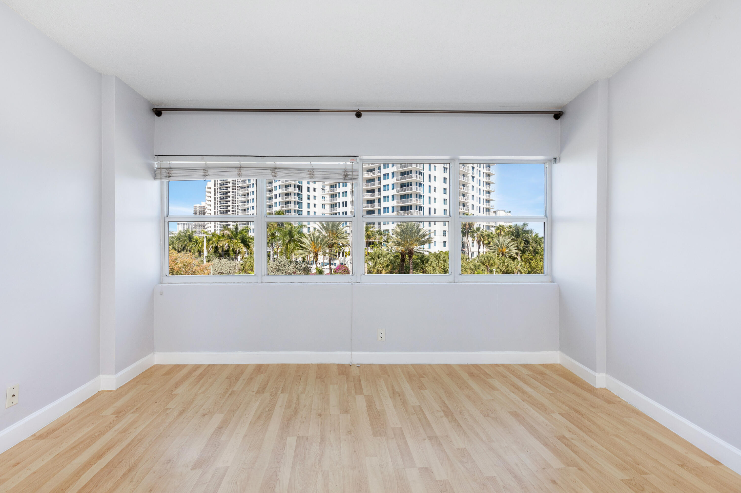 3250 NE 28th #404, Fort Lauderdale FL 33308