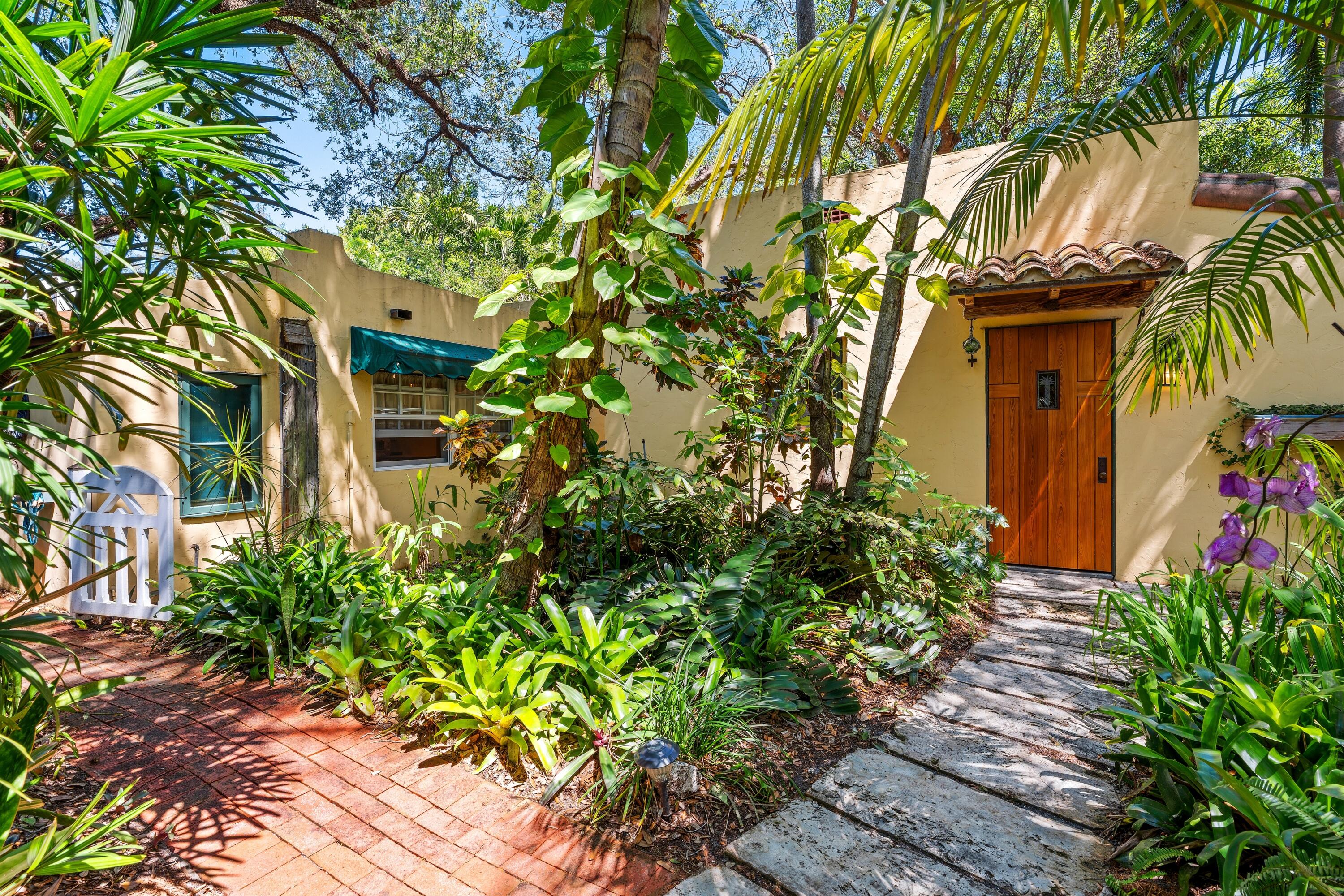 825 Alamanda, Boca Raton FL 33486