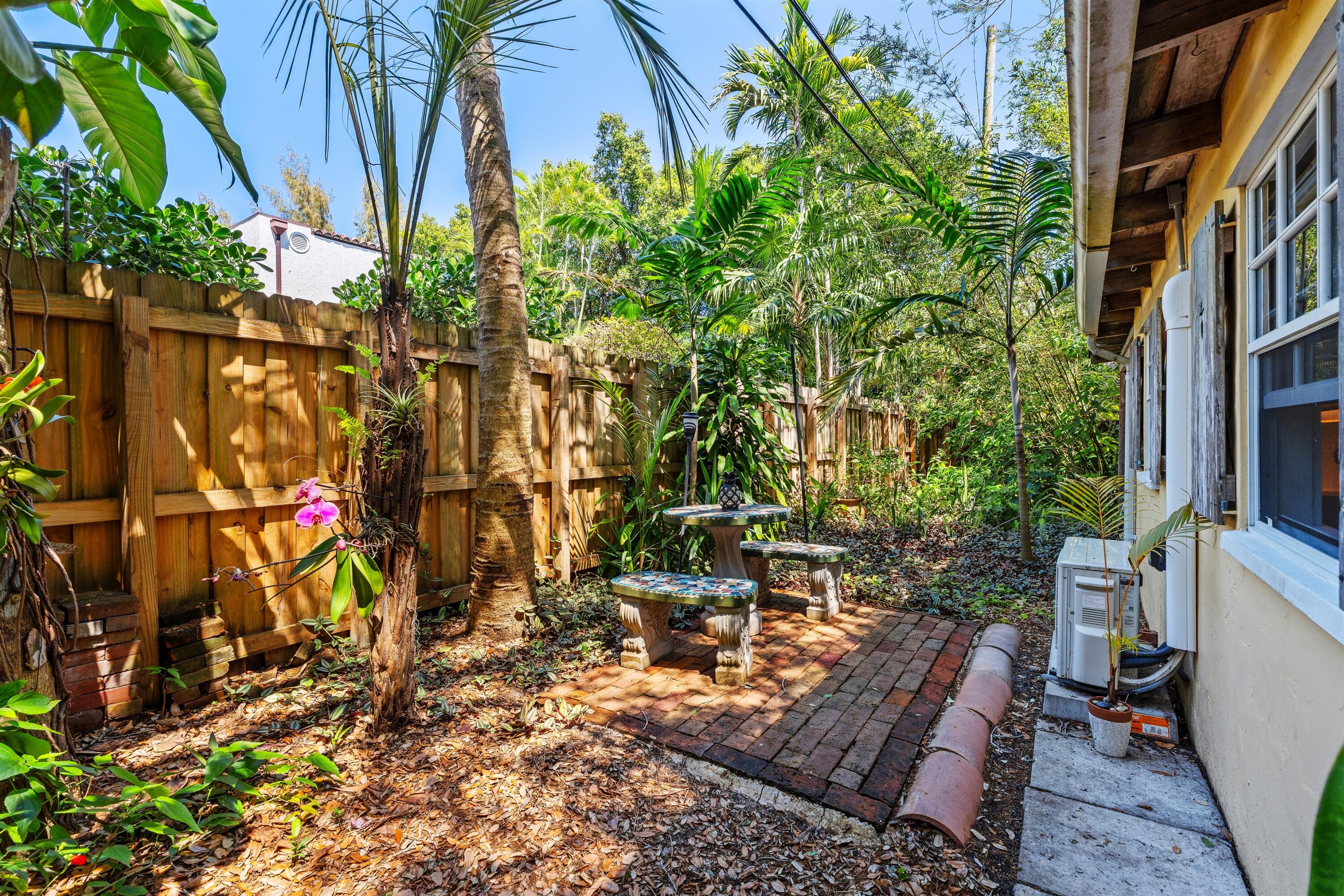 825 Alamanda, Boca Raton FL 33486