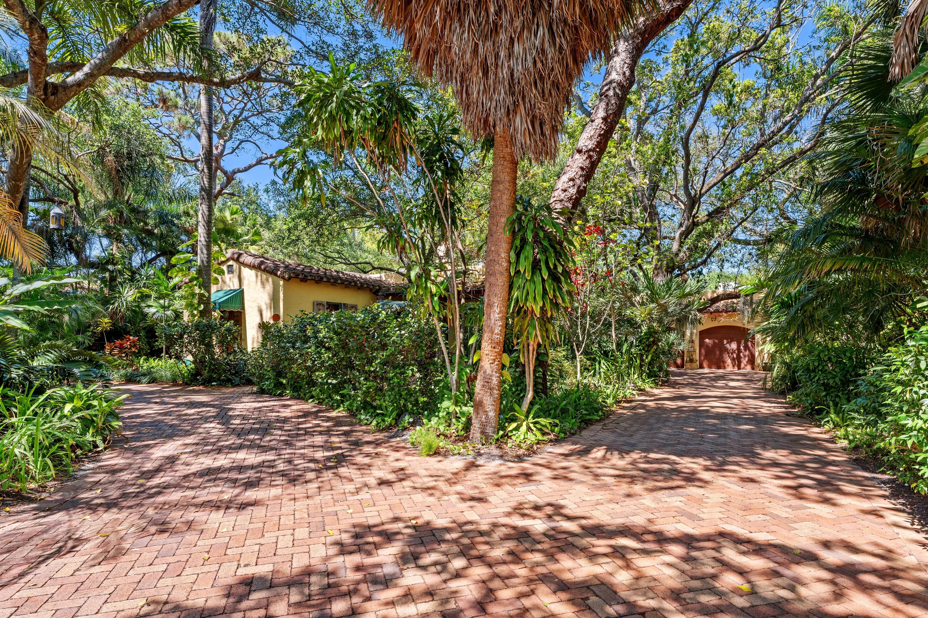 825 Alamanda, Boca Raton FL 33486