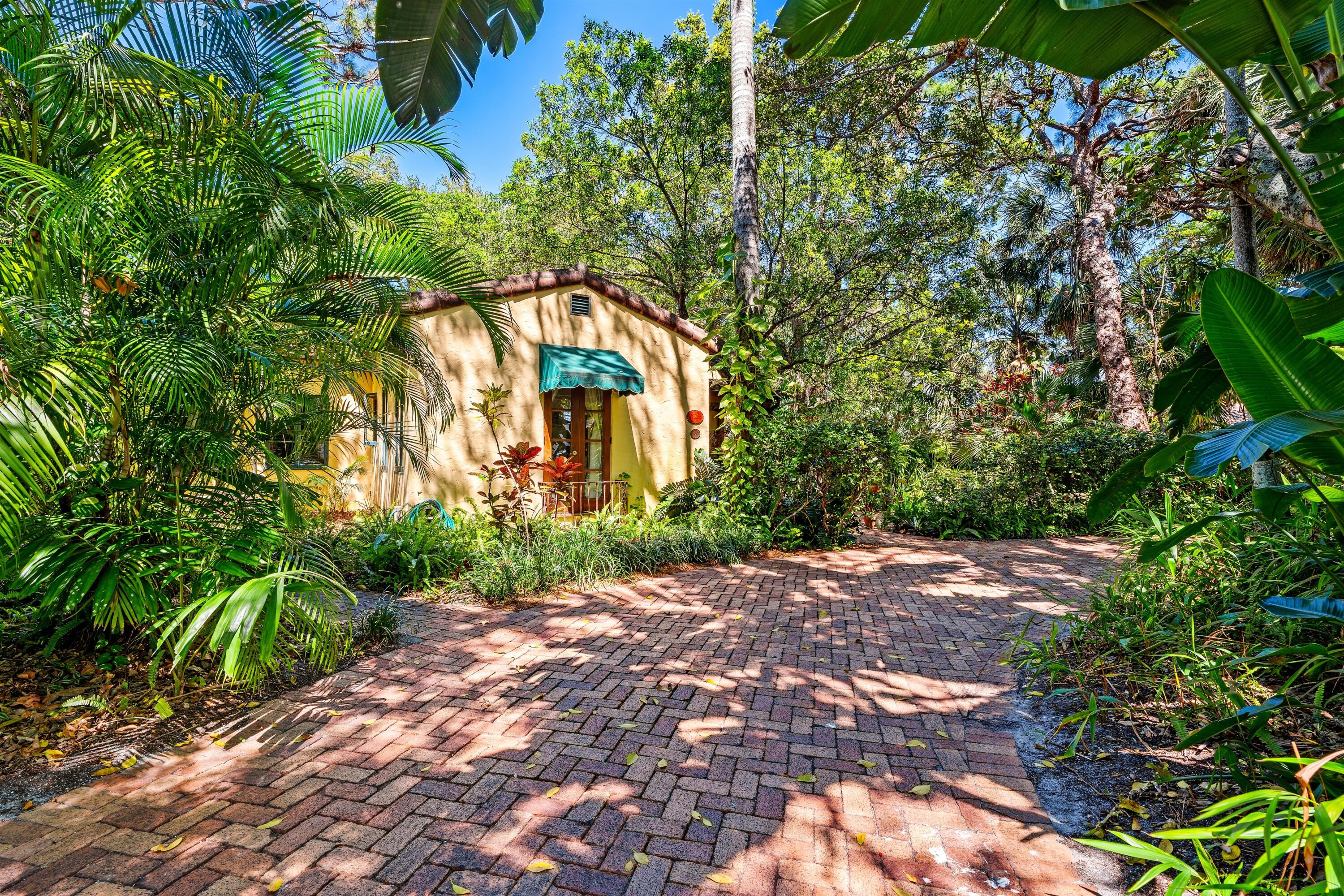 825 Alamanda, Boca Raton FL 33486