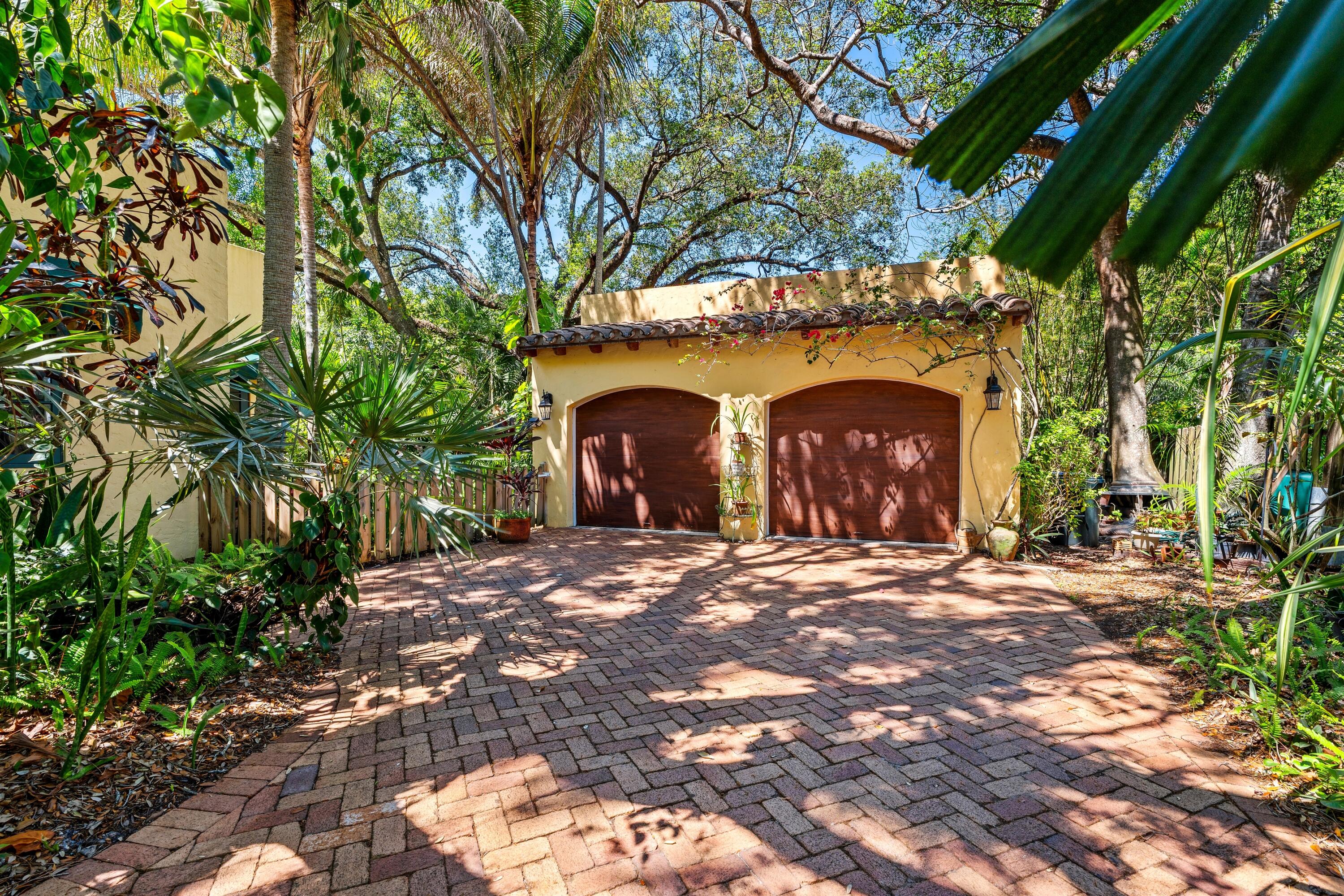 825 Alamanda, Boca Raton FL 33486