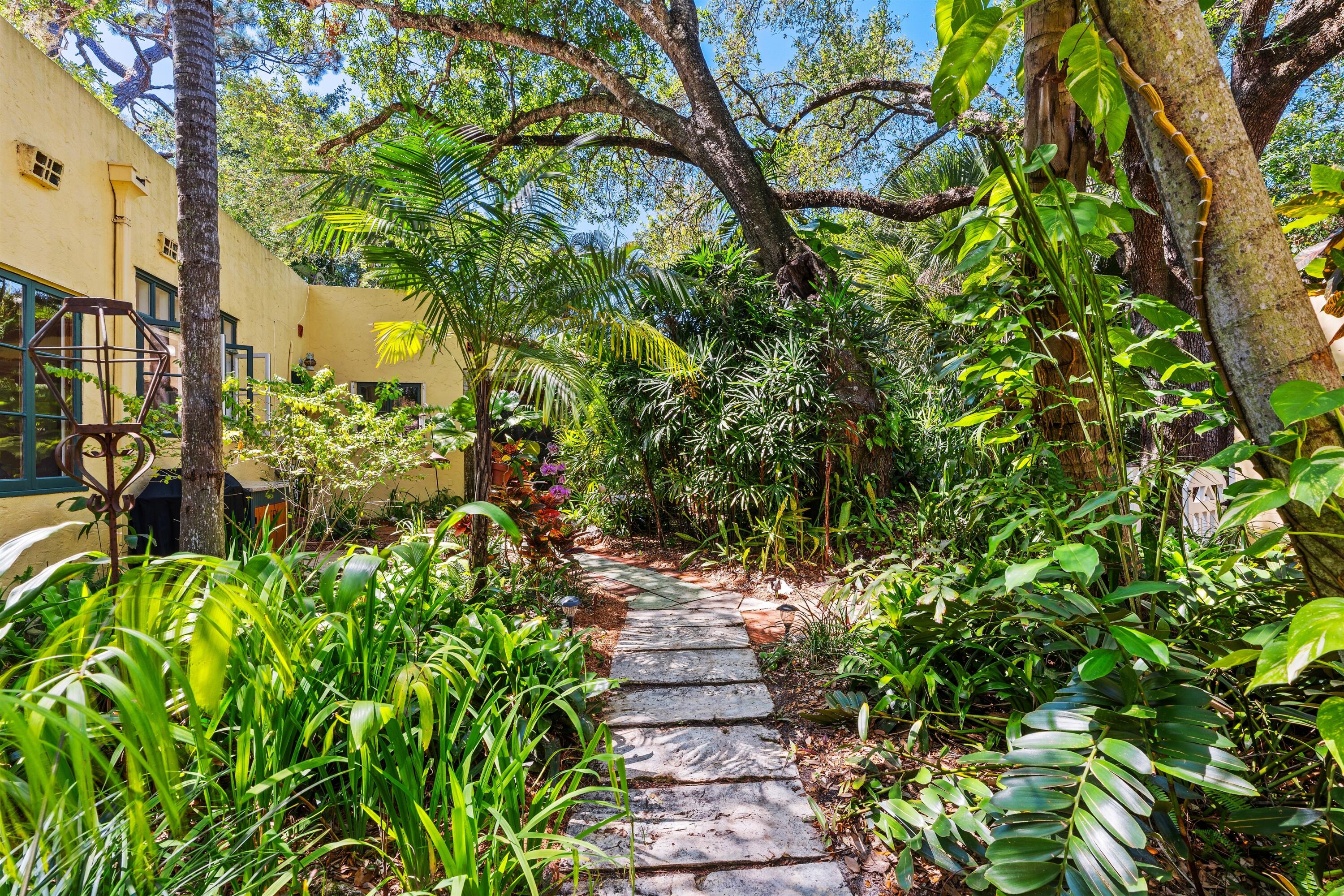 825 Alamanda, Boca Raton FL 33486