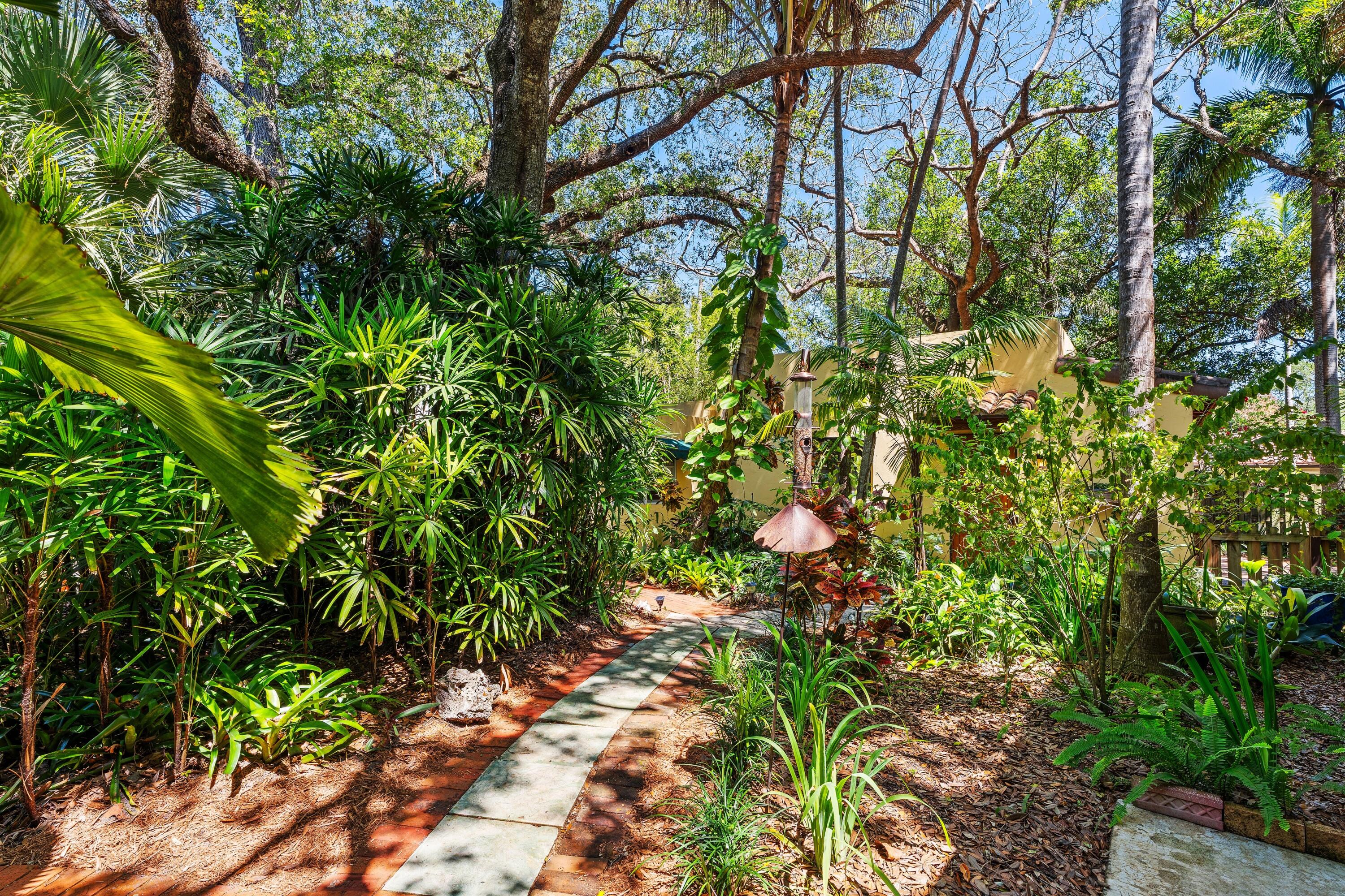 825 Alamanda, Boca Raton FL 33486