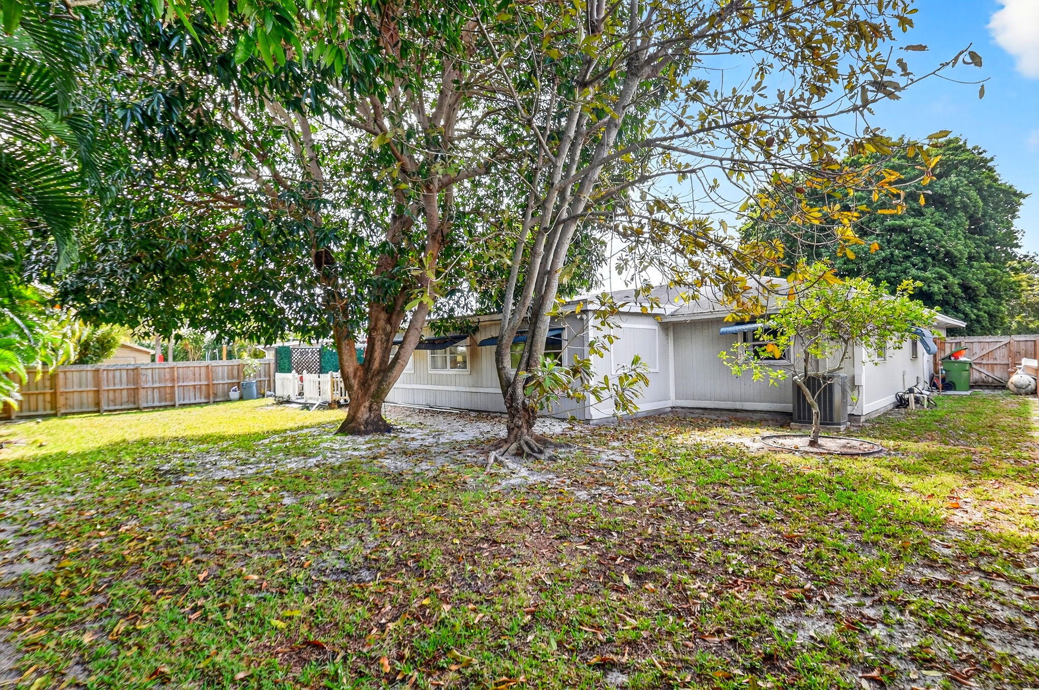 320 Riverdale, Palm Springs FL 33461
