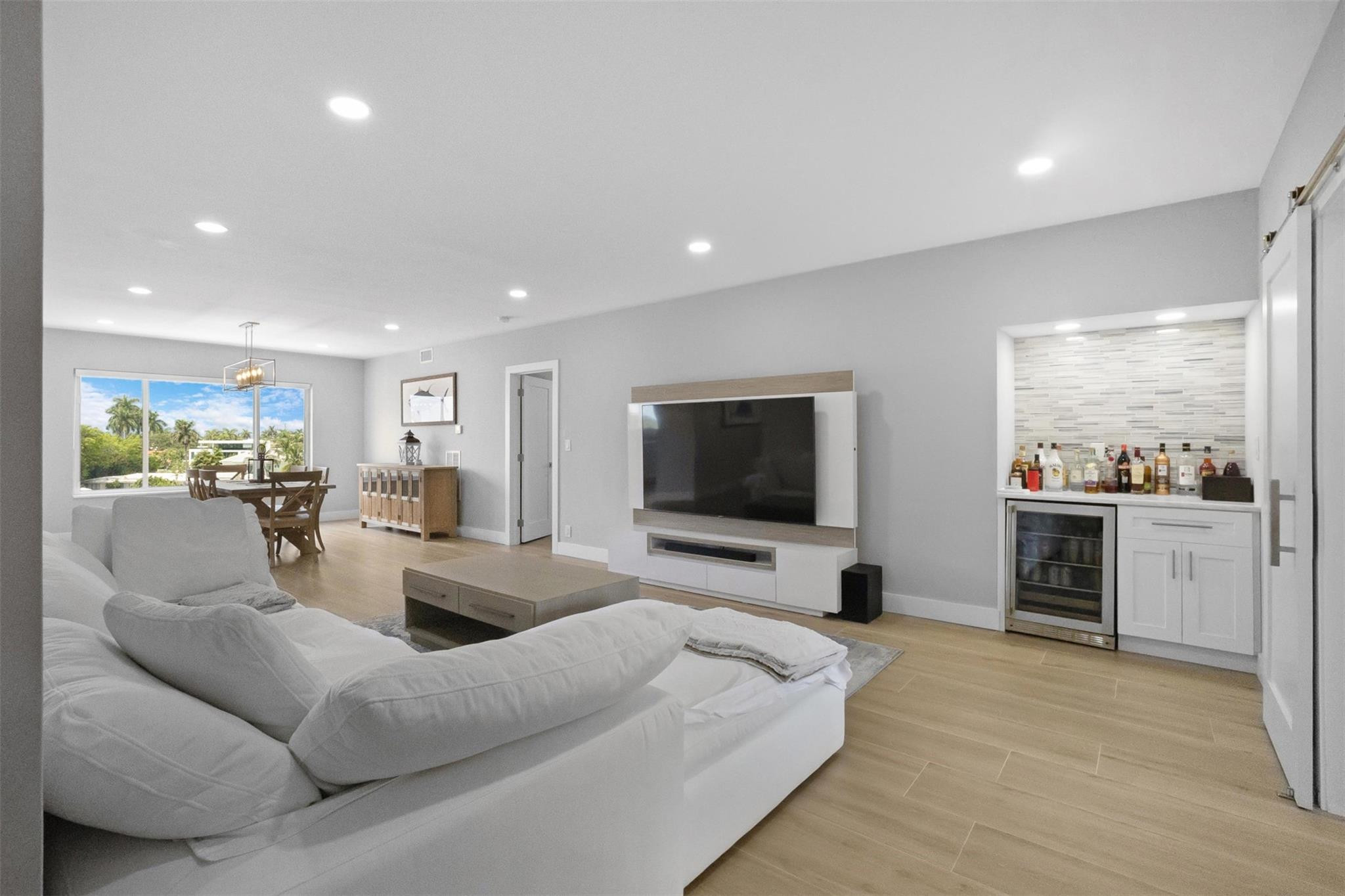 333 Sunset #208, Fort Lauderdale FL 33301