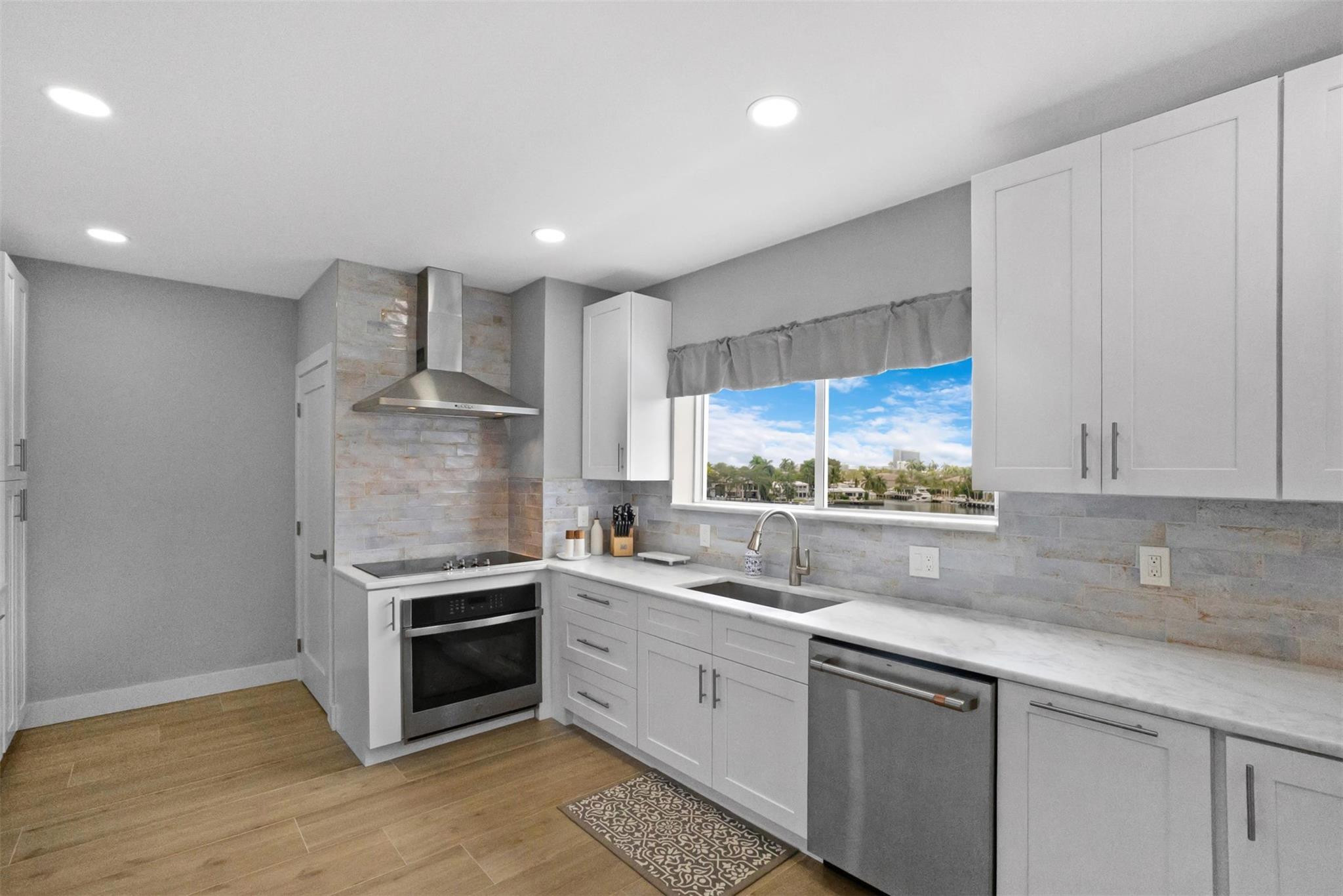 333 Sunset #208, Fort Lauderdale FL 33301