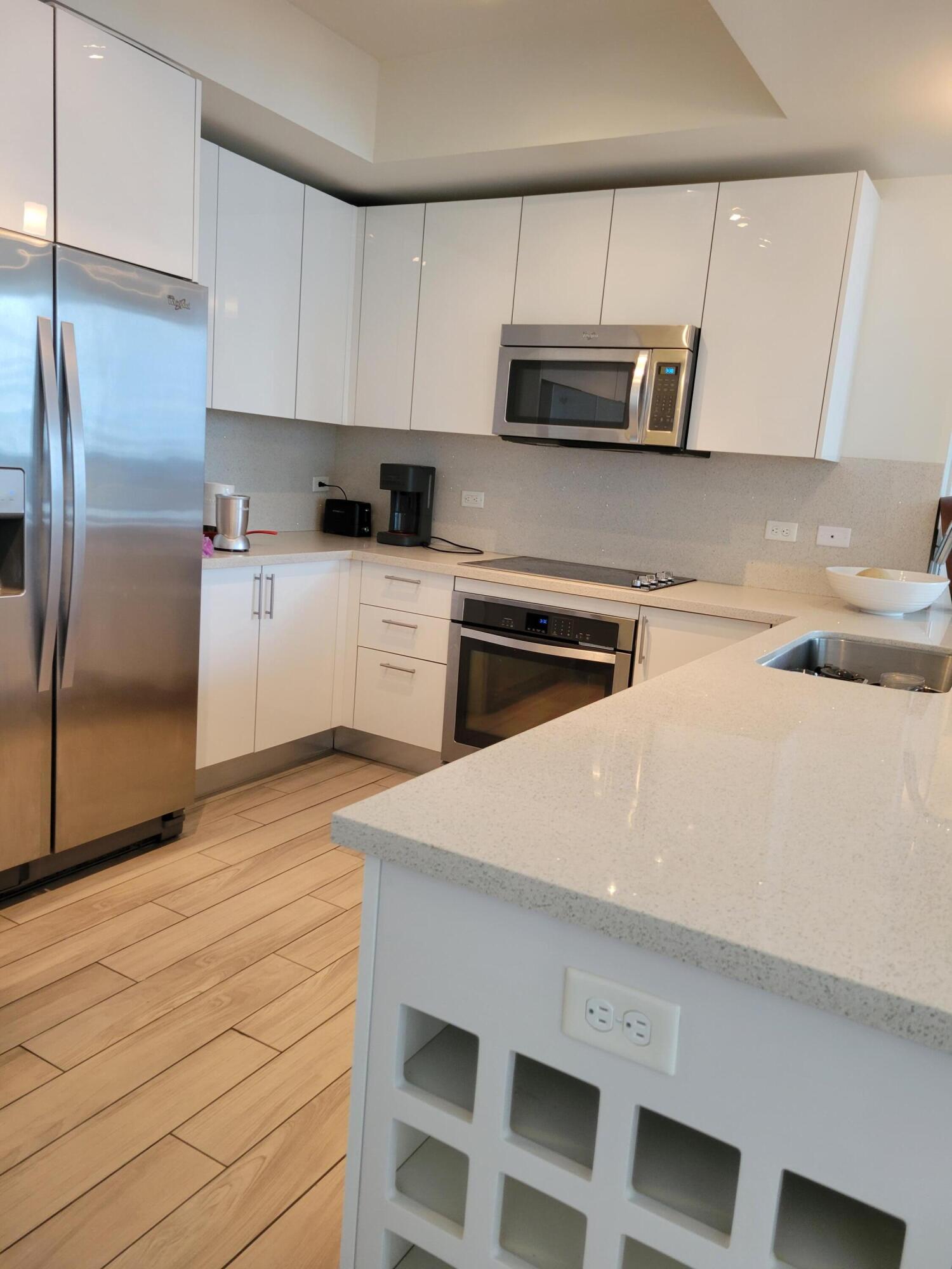 999 SW 1st #1914, Miami FL 33130