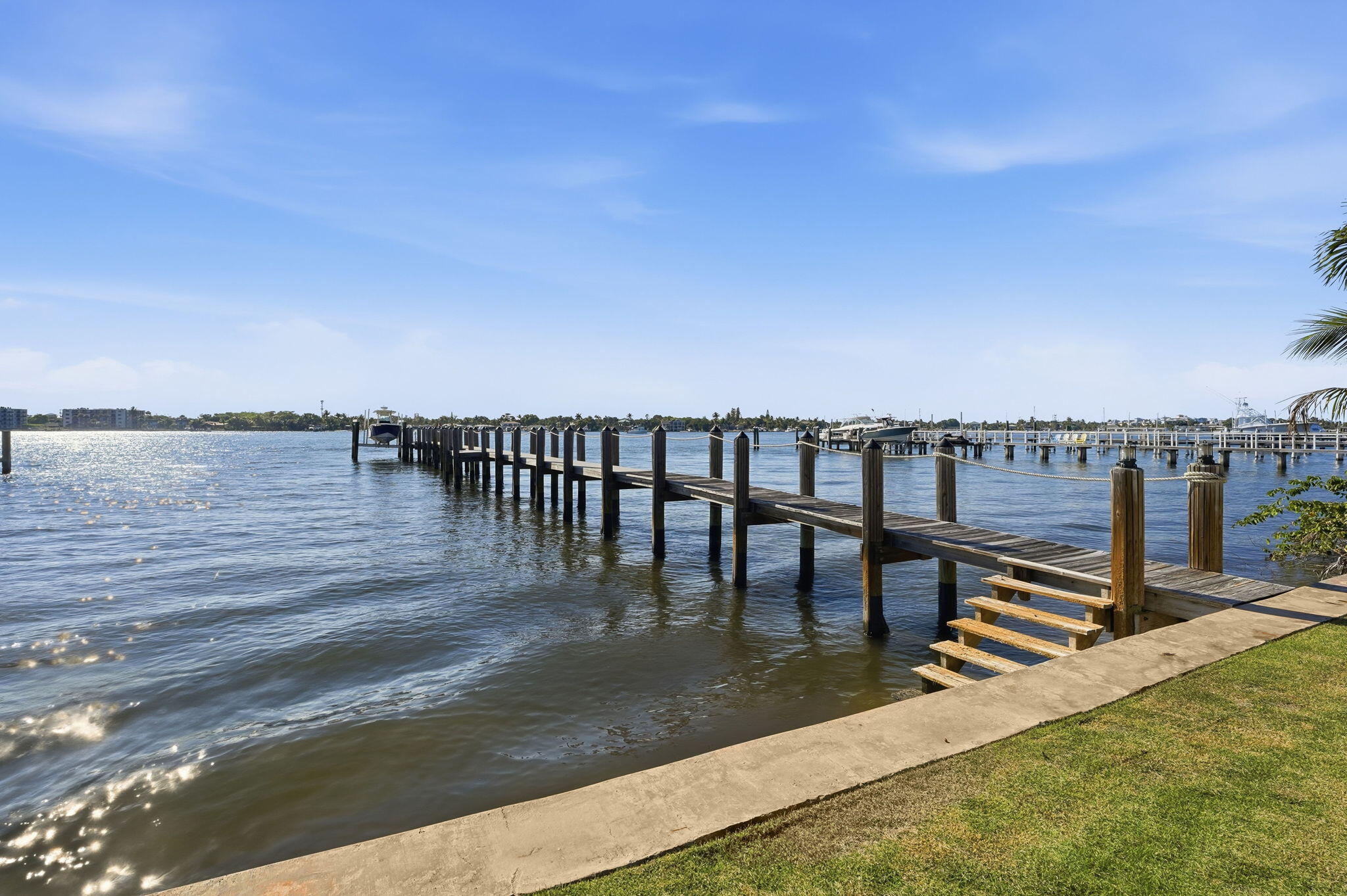 825 W Oyster, Lantana FL 33462