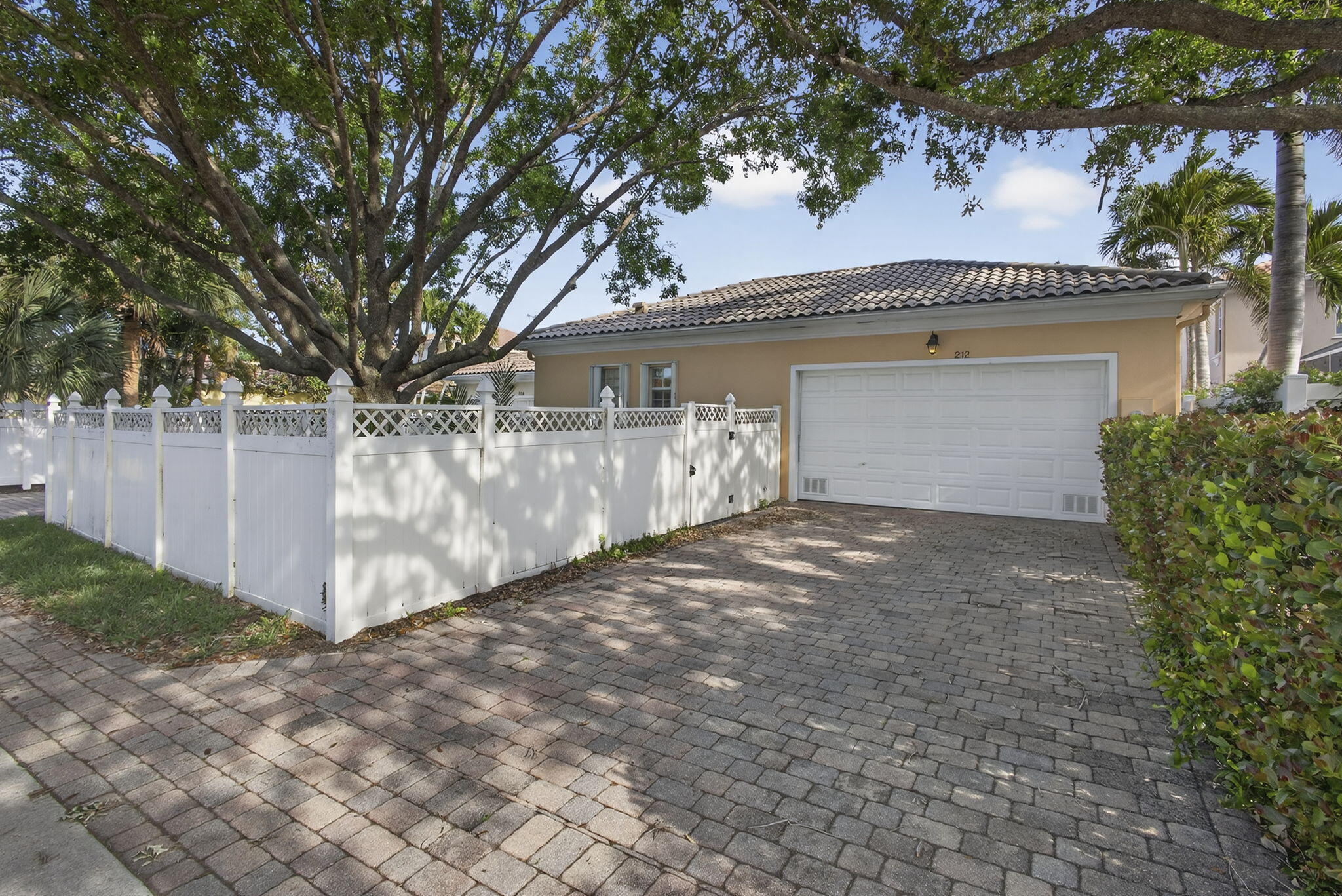 212 Florence, Jupiter FL 33458