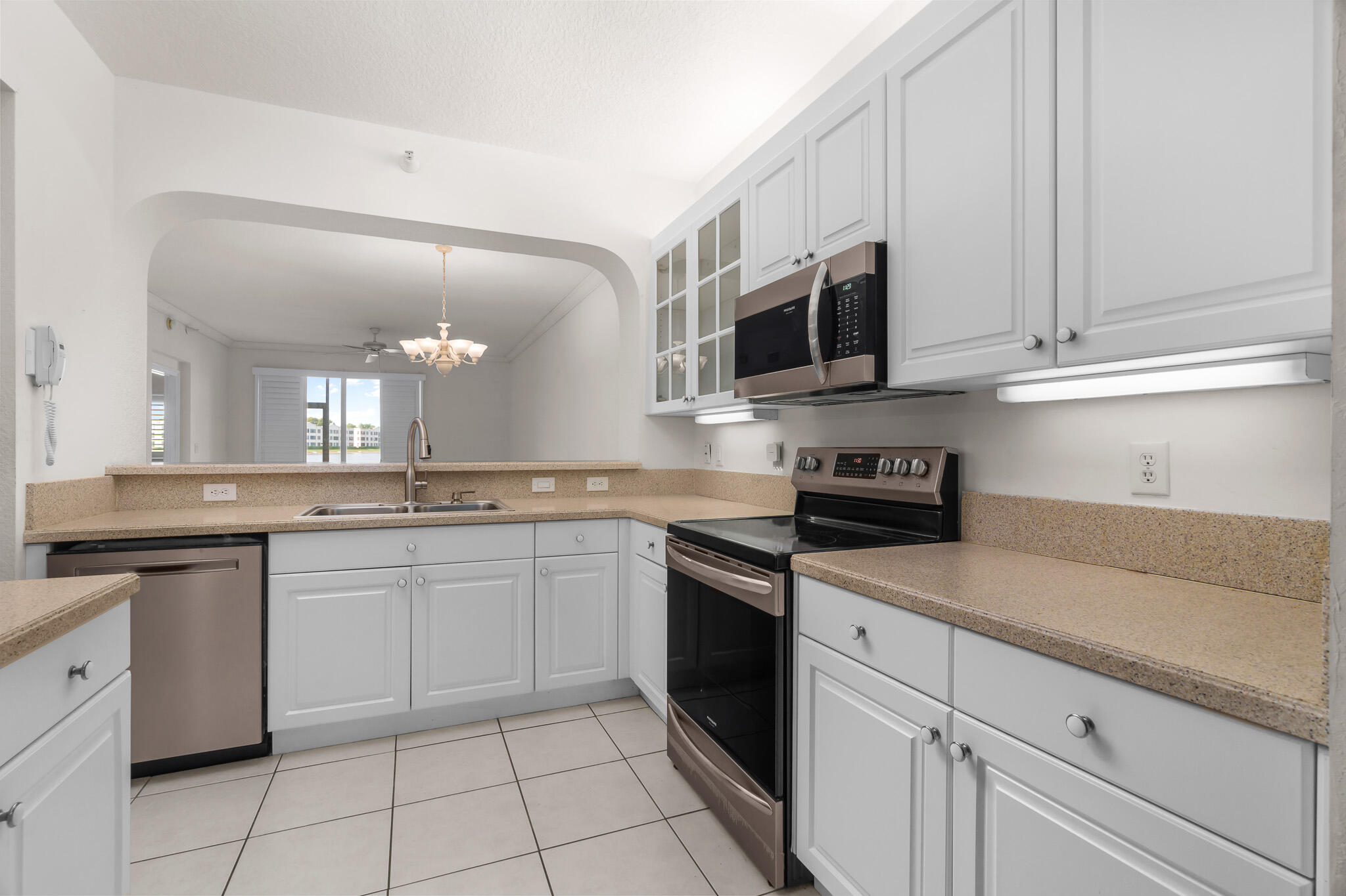 7623 Southampton #102, Tamarac FL 33321