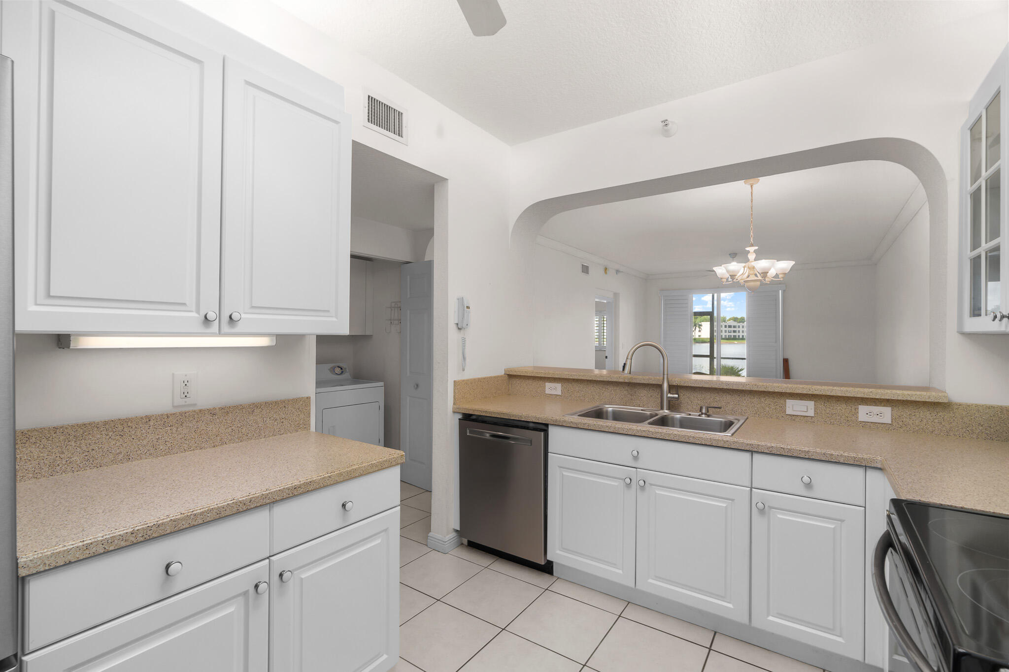 7623 Southampton #102, Tamarac FL 33321