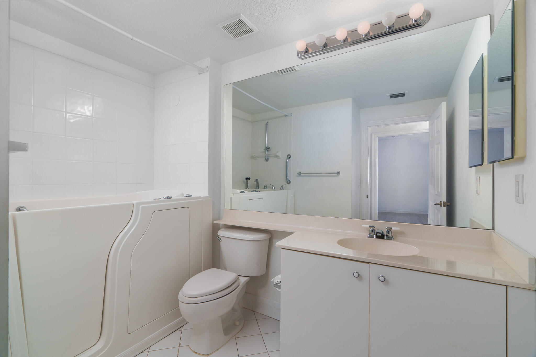 7623 Southampton #102, Tamarac FL 33321