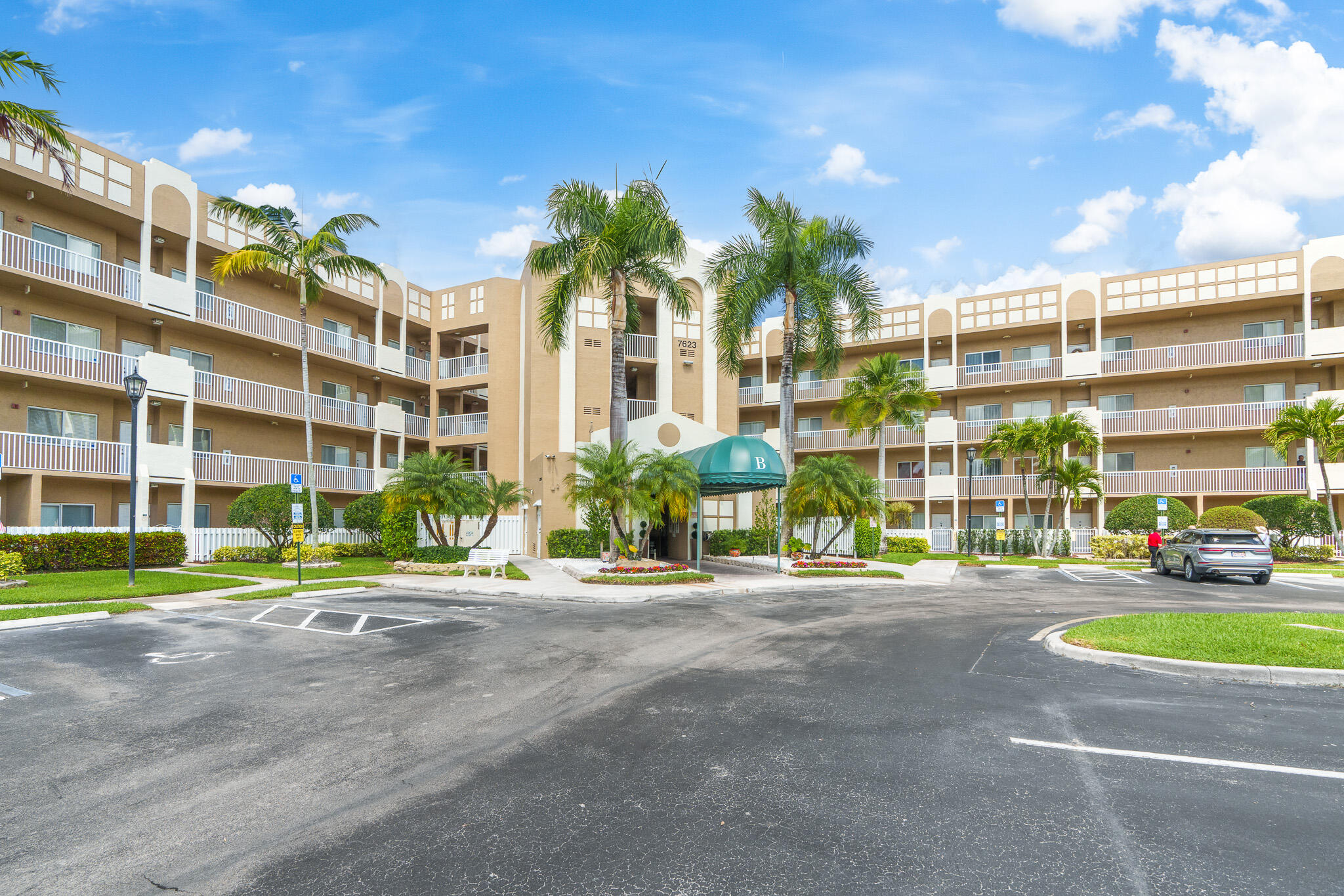 7623 Southampton #102, Tamarac FL 33321