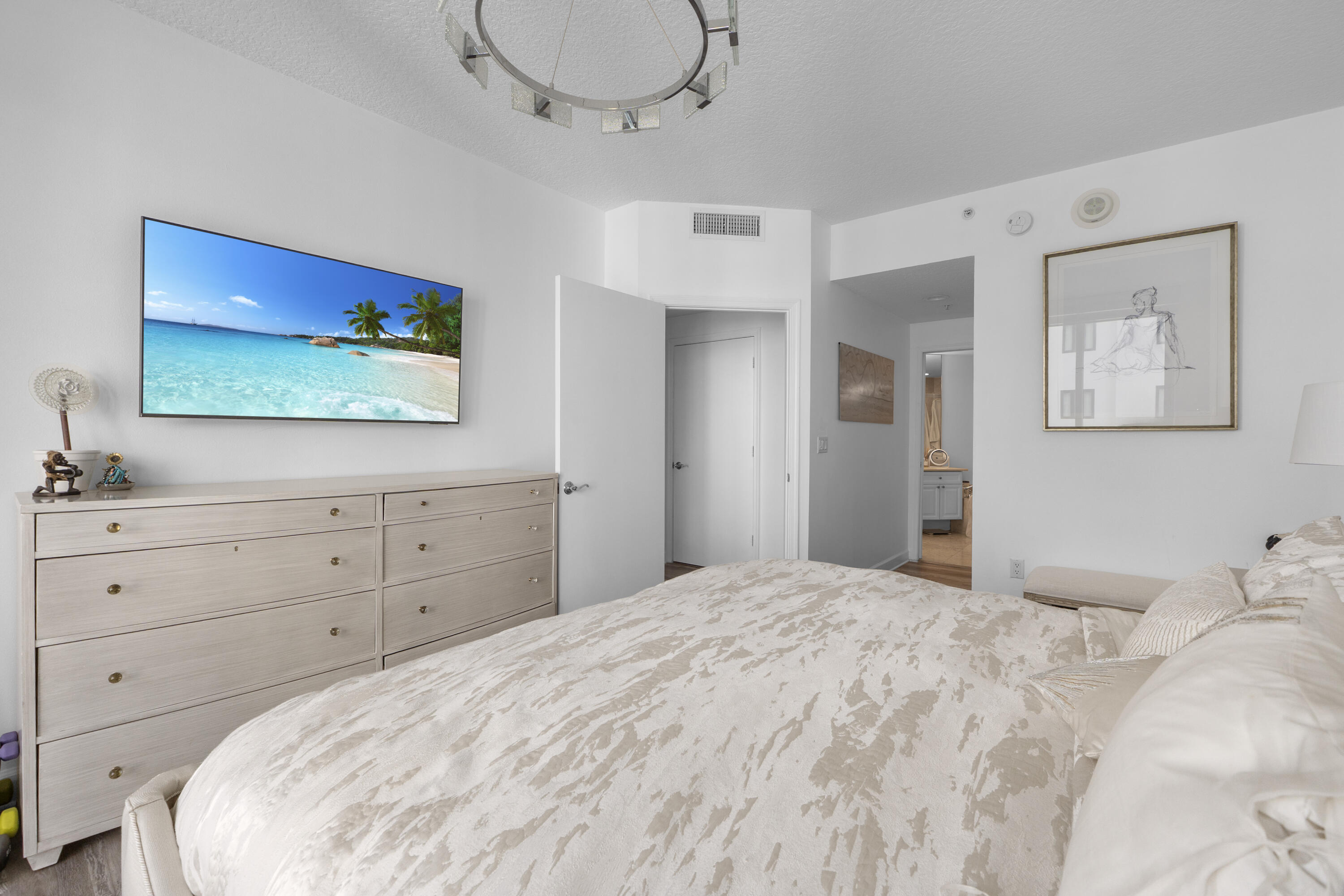 111 SE 8th #705, Fort Lauderdale FL 33301