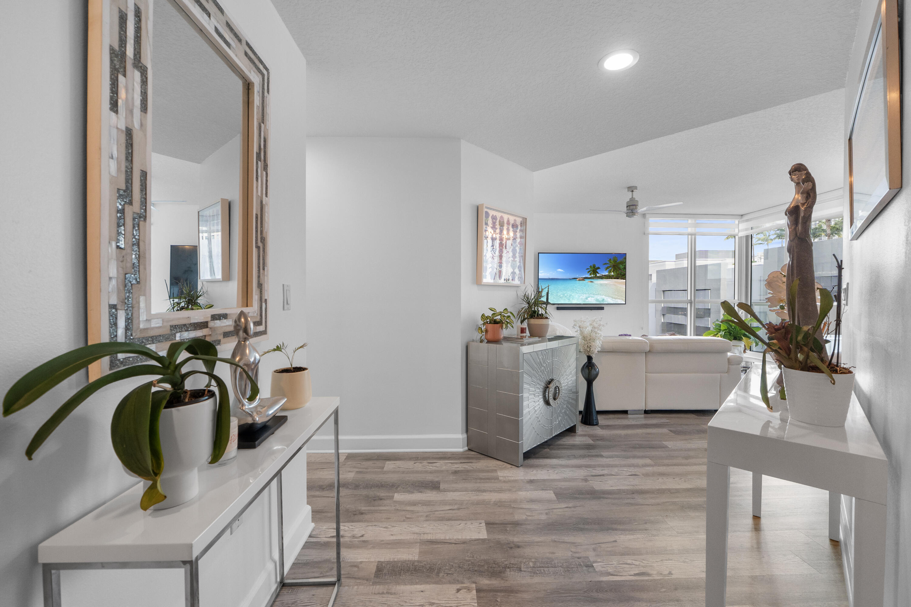 111 SE 8th #705, Fort Lauderdale FL 33301