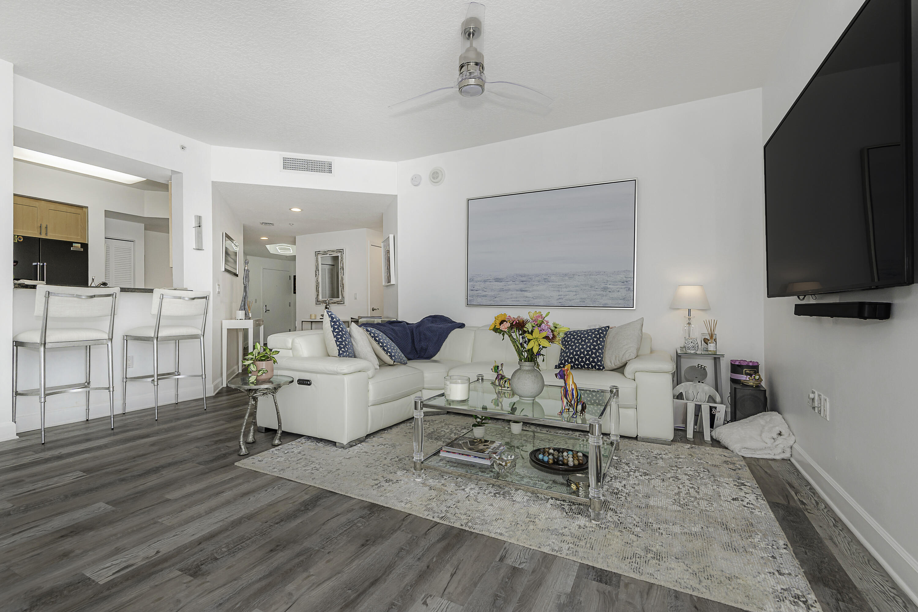 111 SE 8th #705, Fort Lauderdale FL 33301