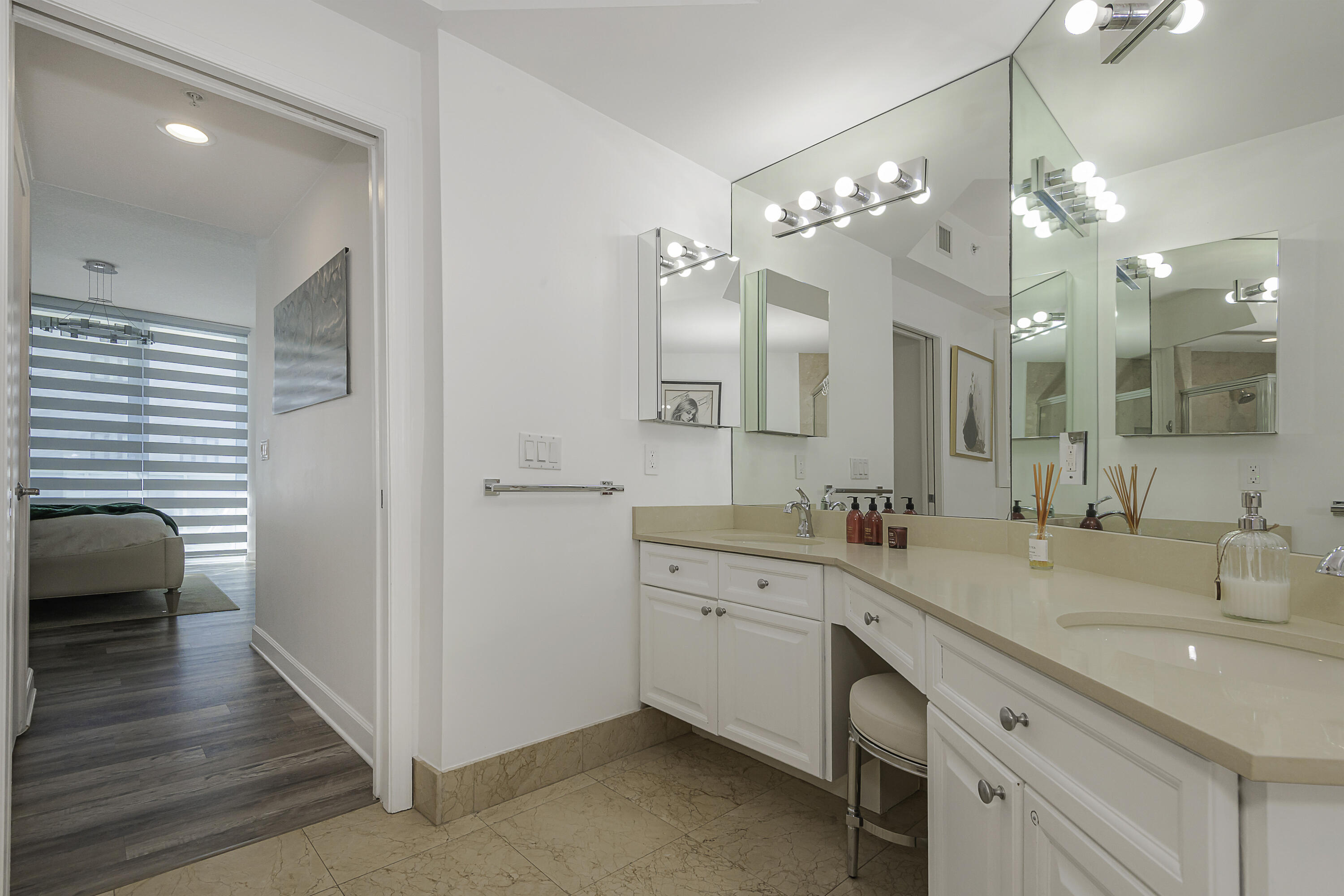 111 SE 8th #705, Fort Lauderdale FL 33301