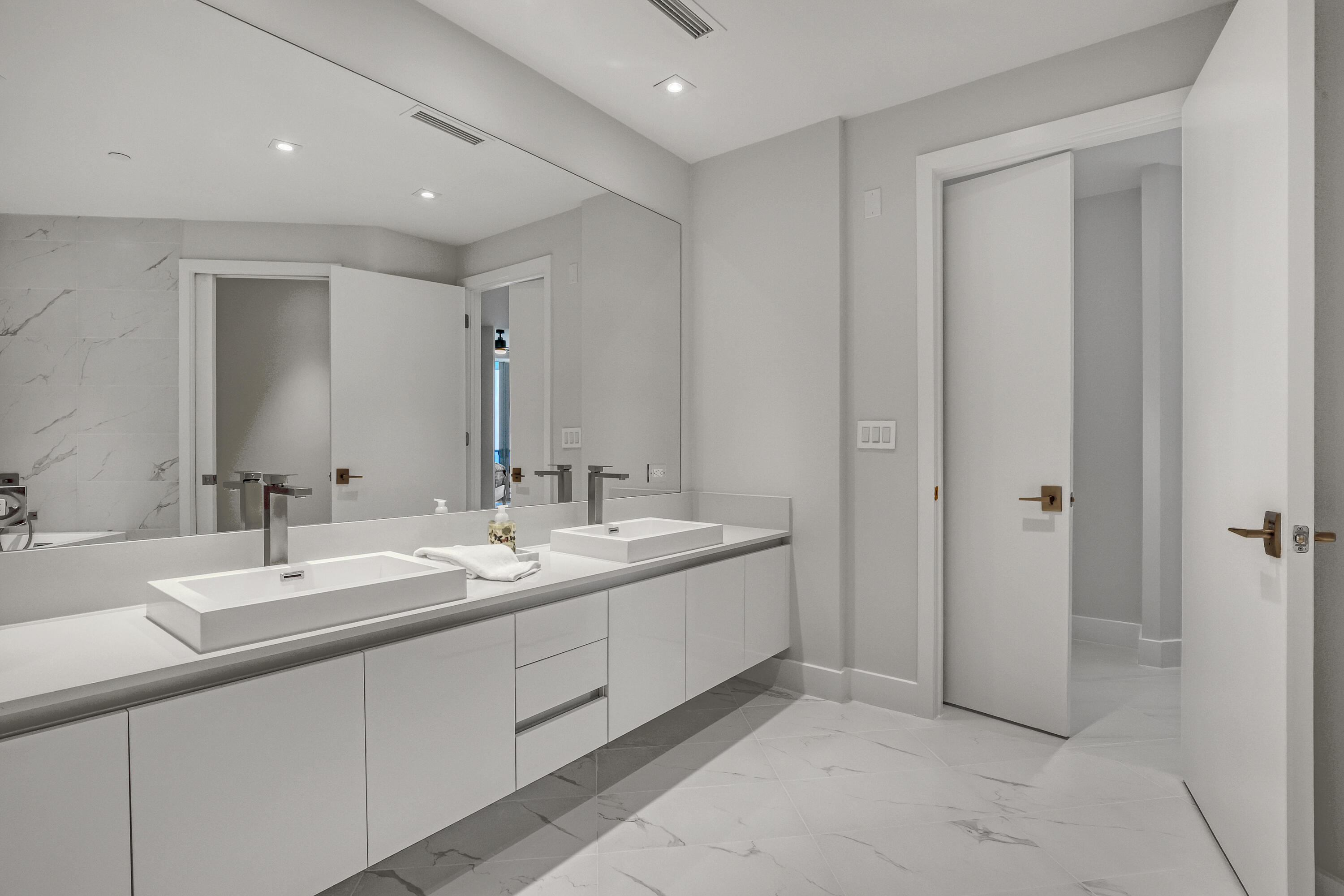 3100 N Ocean #H-1703, Riviera Beach FL 33404