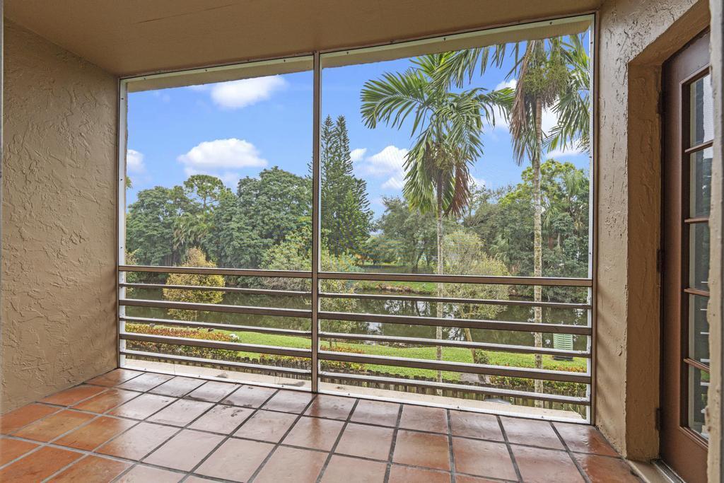 120 Sparrow #205, Royal Palm Beach FL 33411