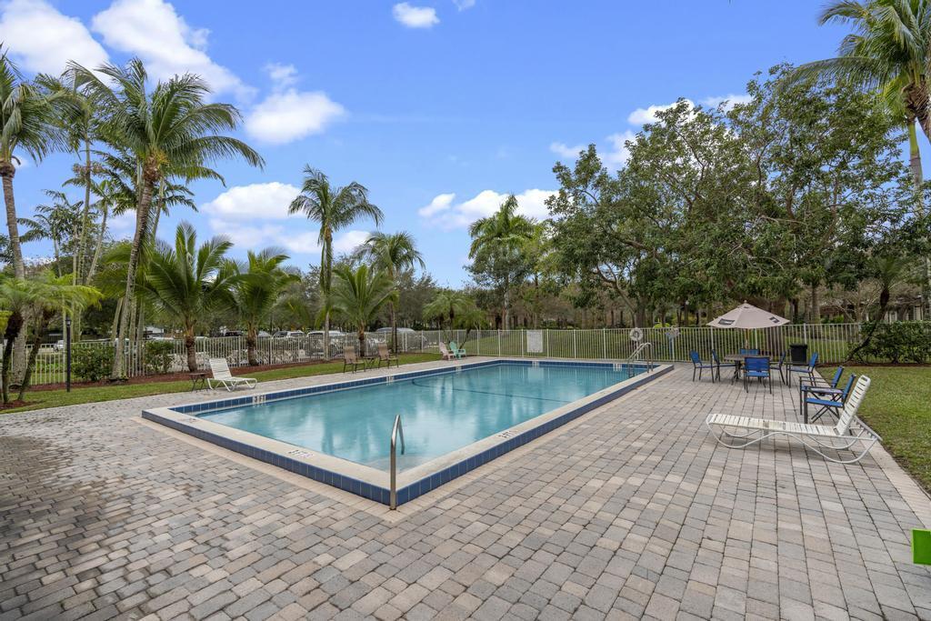 120 Sparrow #205, Royal Palm Beach FL 33411