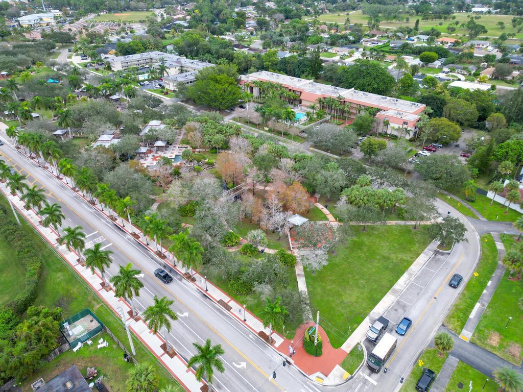 120 Sparrow #205, Royal Palm Beach FL 33411
