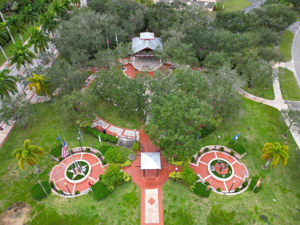 120 Sparrow #205, Royal Palm Beach FL 33411