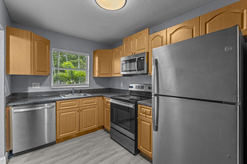 120 Sparrow #205, Royal Palm Beach FL 33411