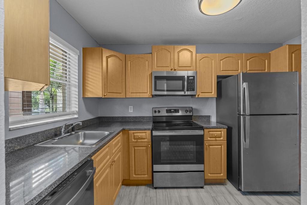 120 Sparrow #205, Royal Palm Beach FL 33411