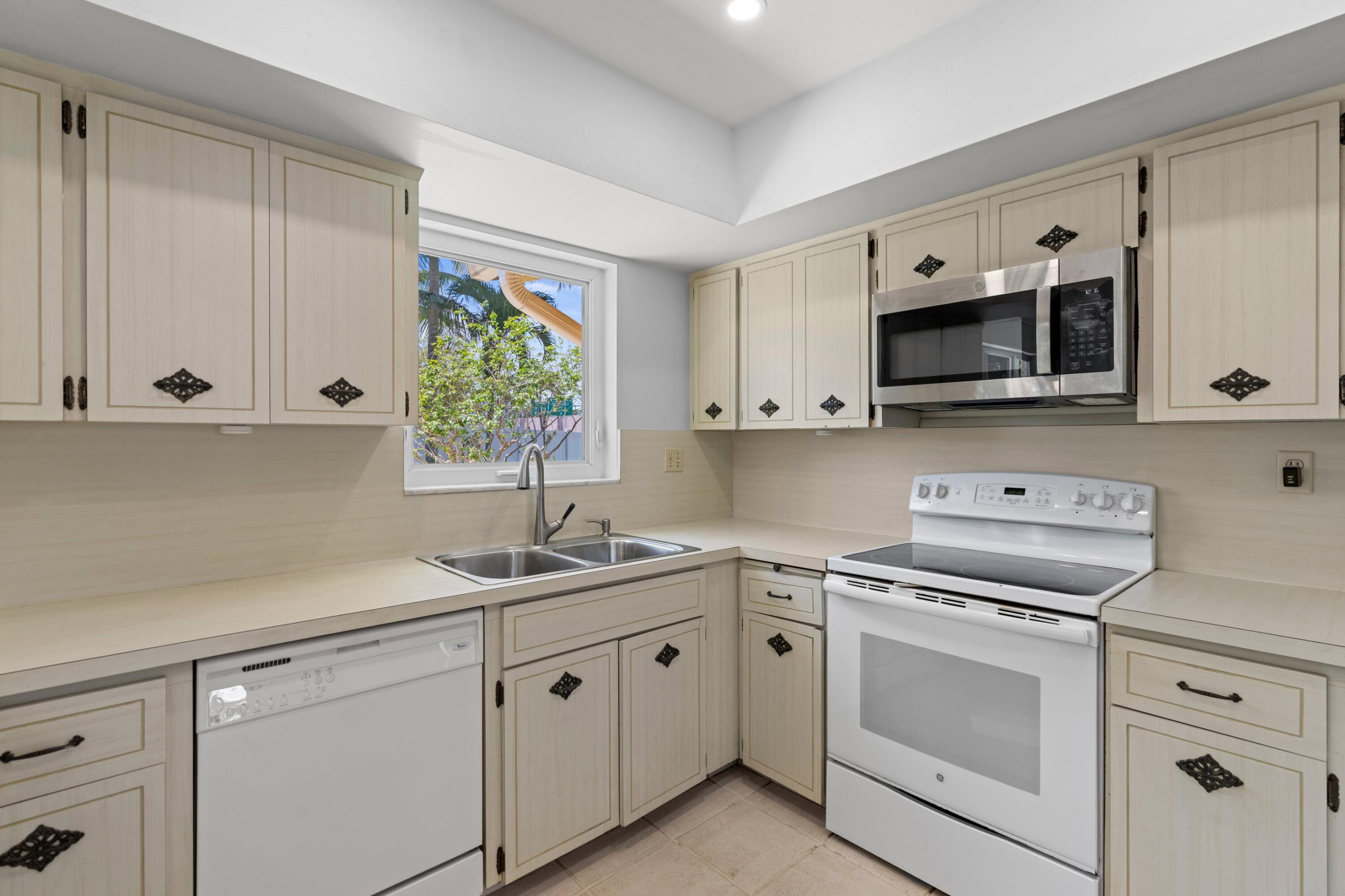 1570 SW 10th, Boca Raton FL 33486