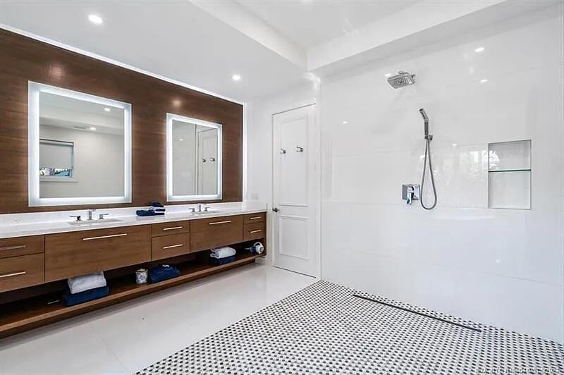 2941 Lake, Singer Island FL 33404