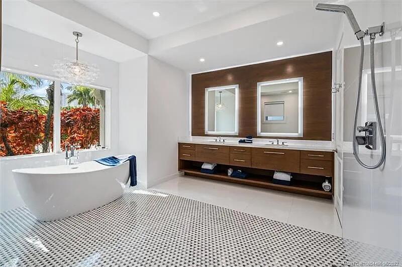 2941 Lake, Singer Island FL 33404